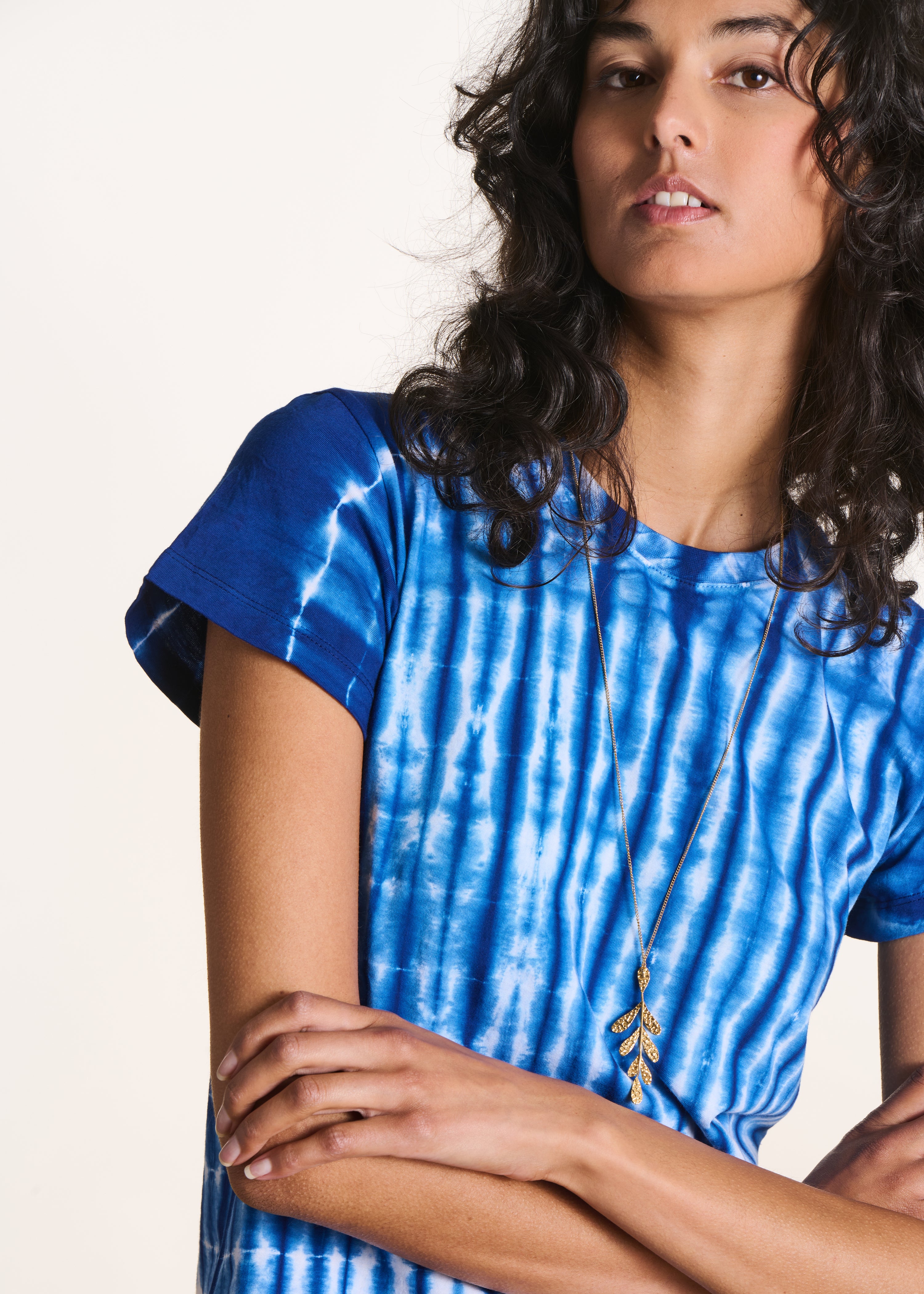 Short-sleeved blue cotton T-shirt with tie & dye print
