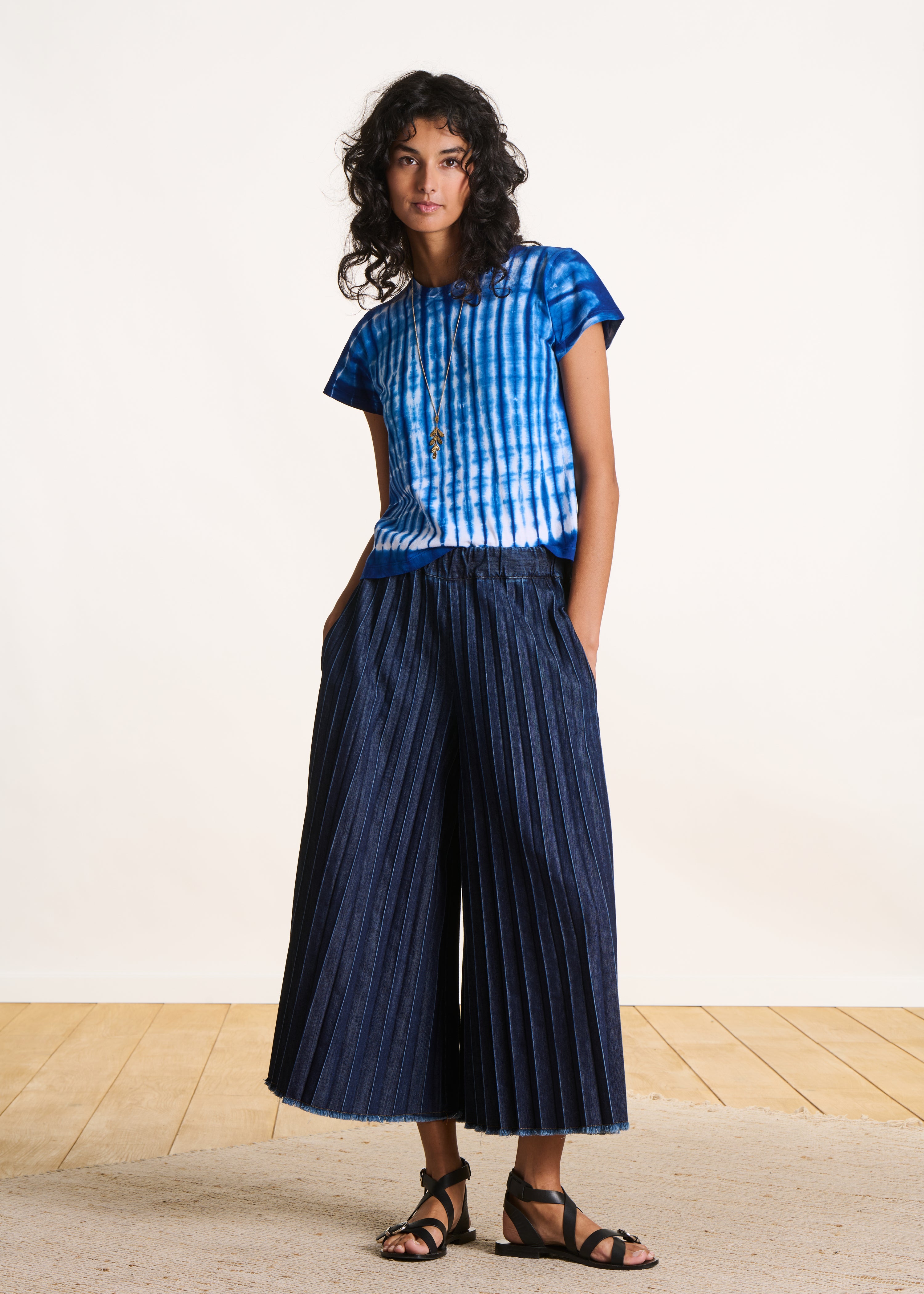 Short-sleeved blue cotton T-shirt with tie & dye print