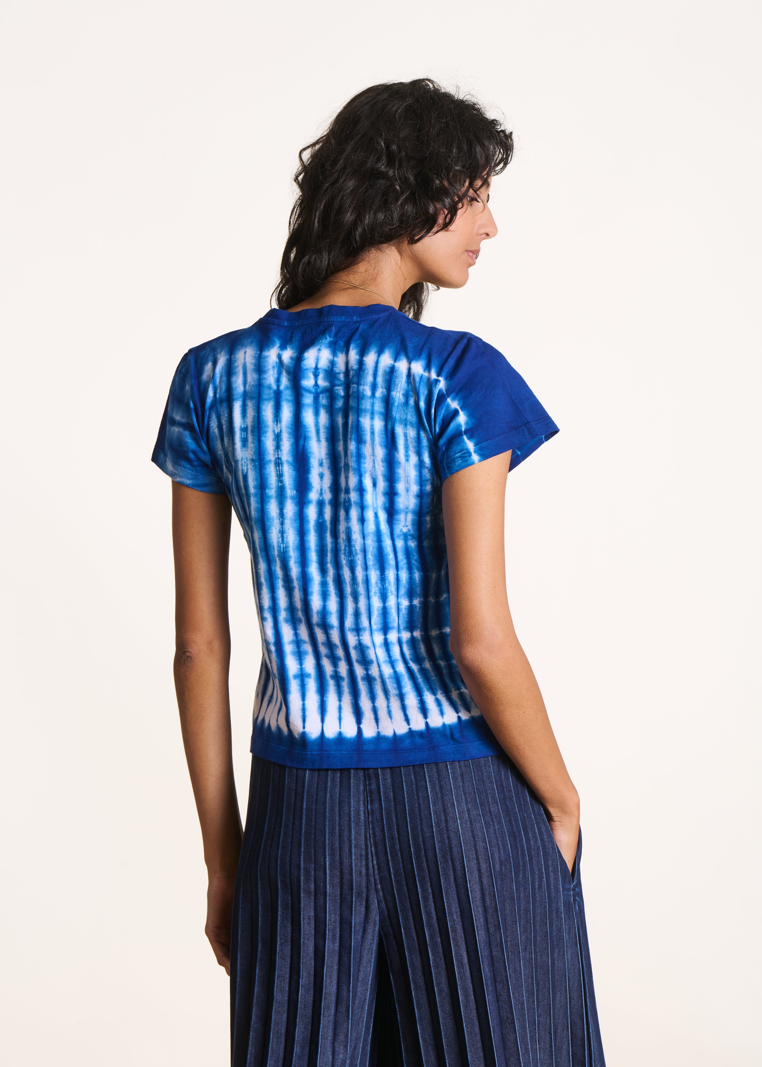 Short-sleeved blue cotton T-shirt with tie & dye print