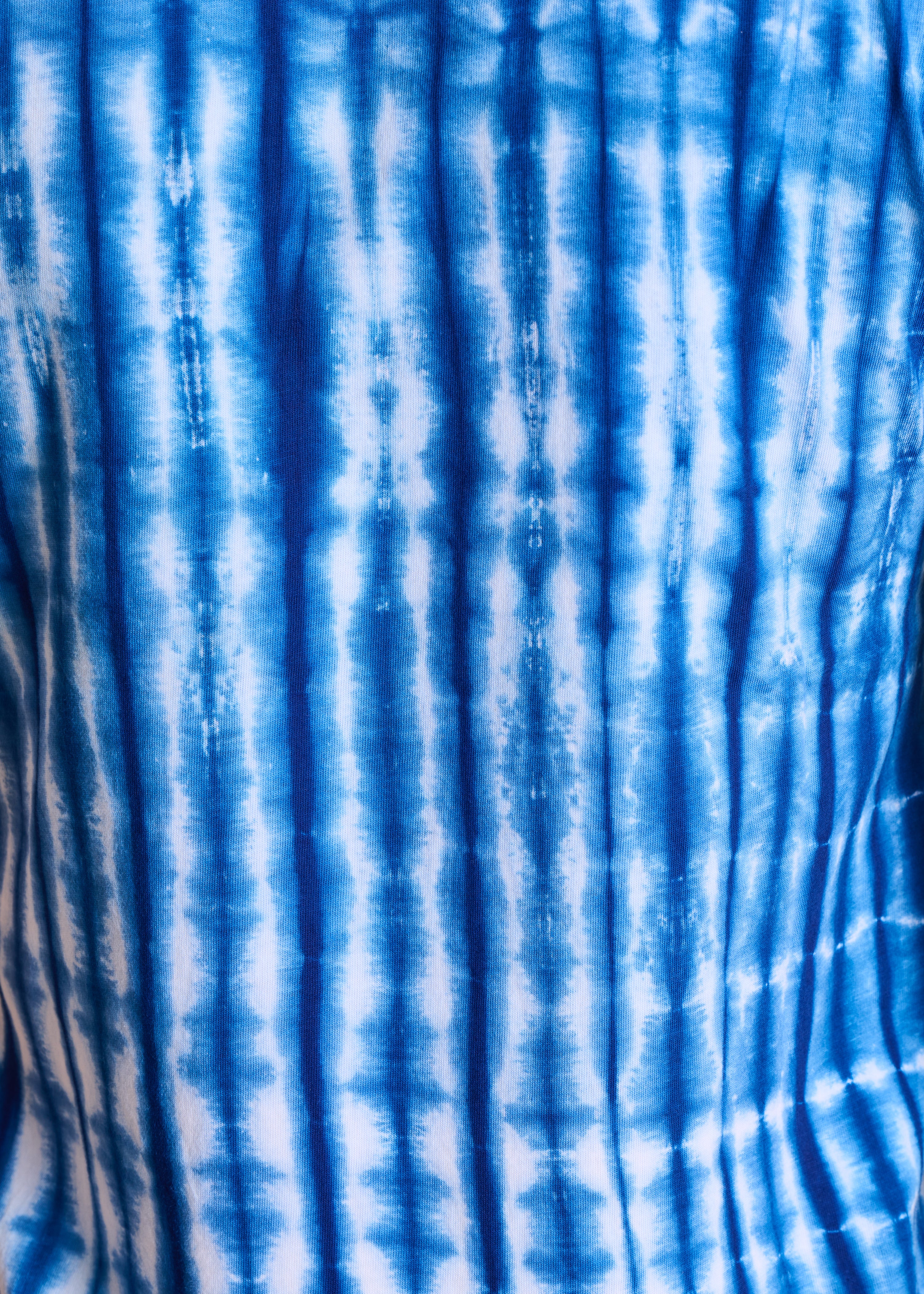 Short-sleeved blue cotton T-shirt with tie & dye print