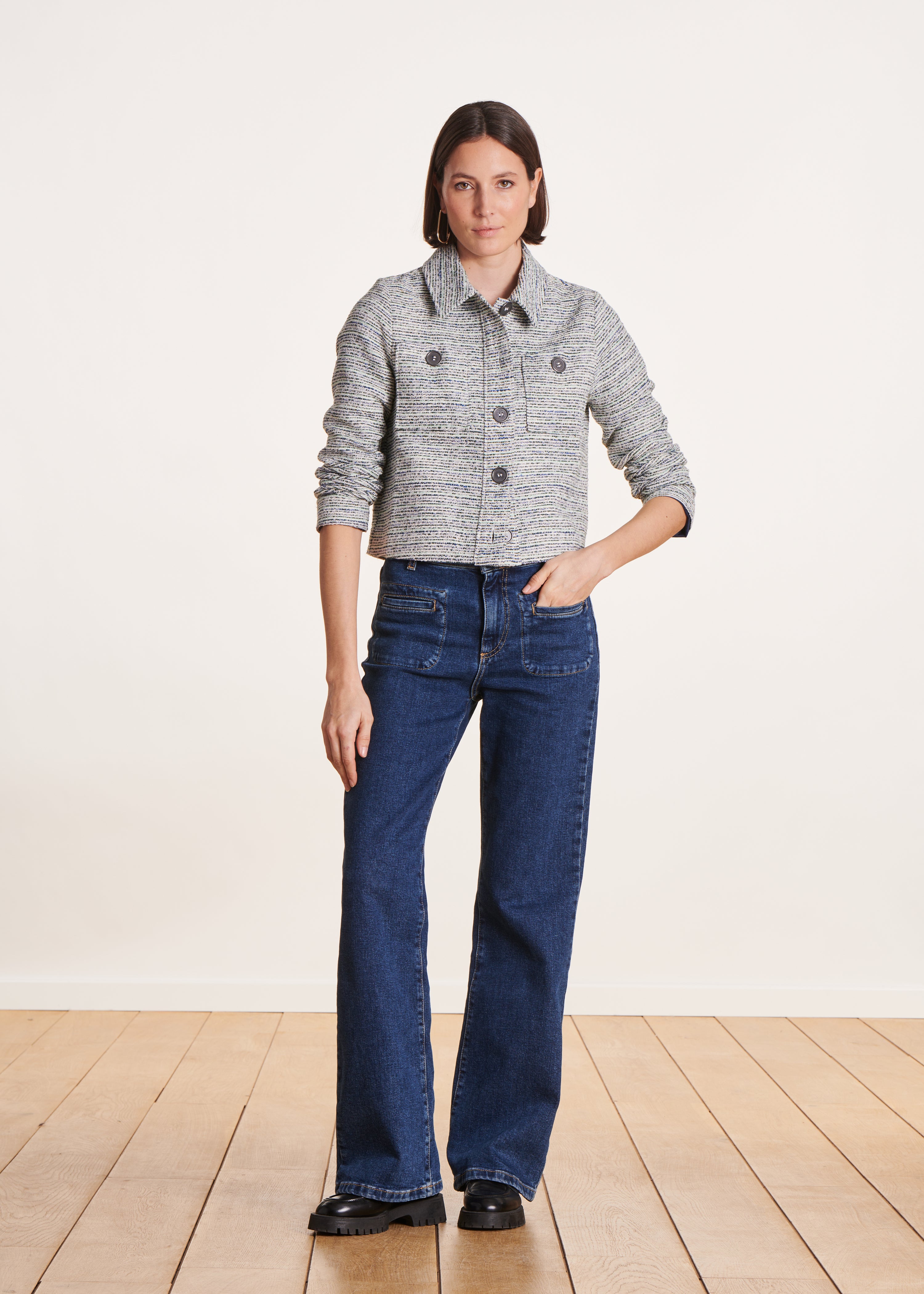 Veste courte et droite grise à col chemise La Fée Maraboutée