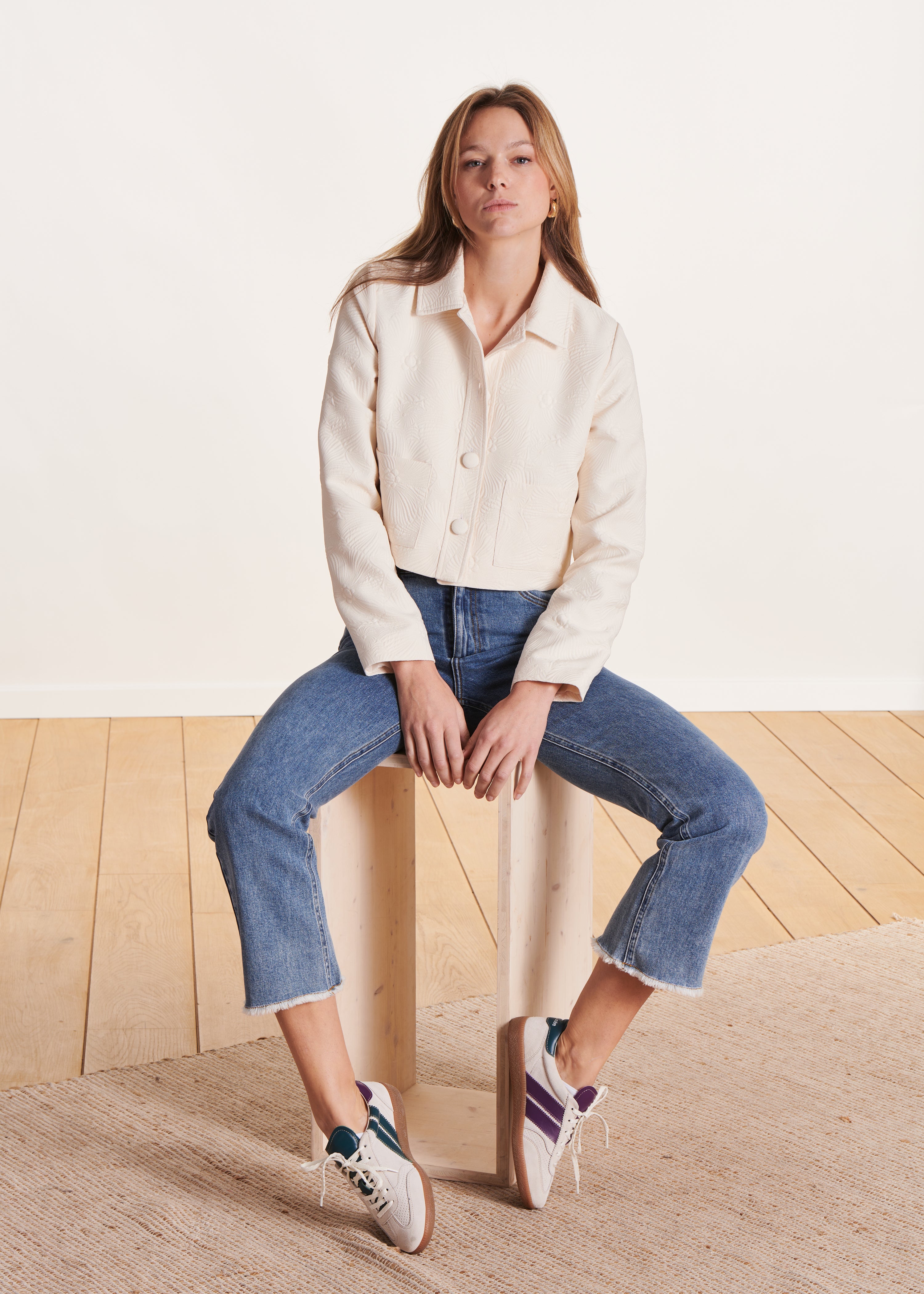 Short jacket in ecru jacquard with shirt collar