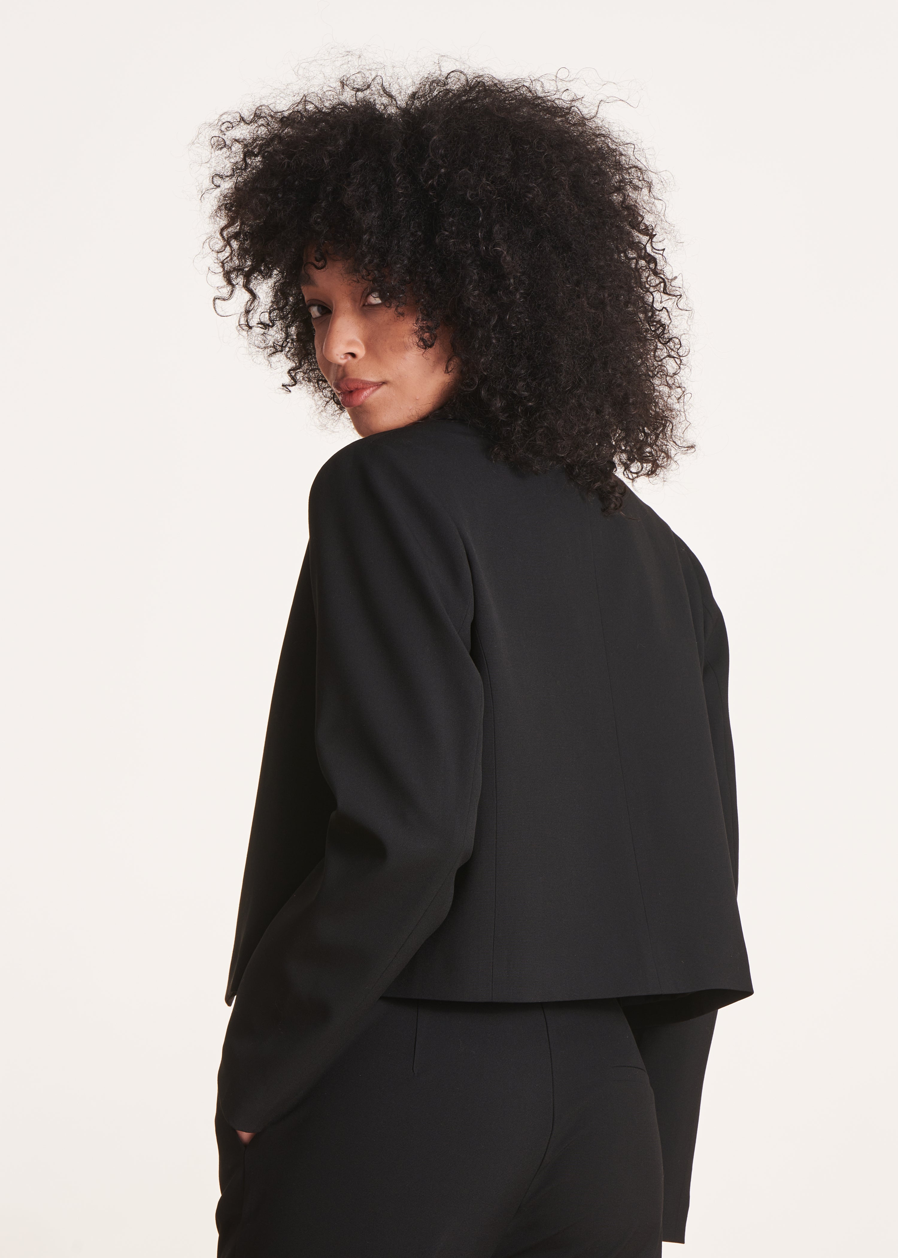 Kurze schwarze Blazerjacke