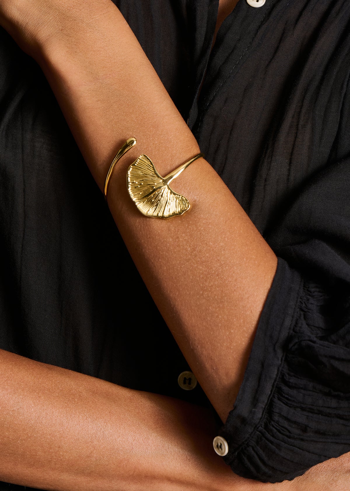 Ginko flower gold band bracelet
