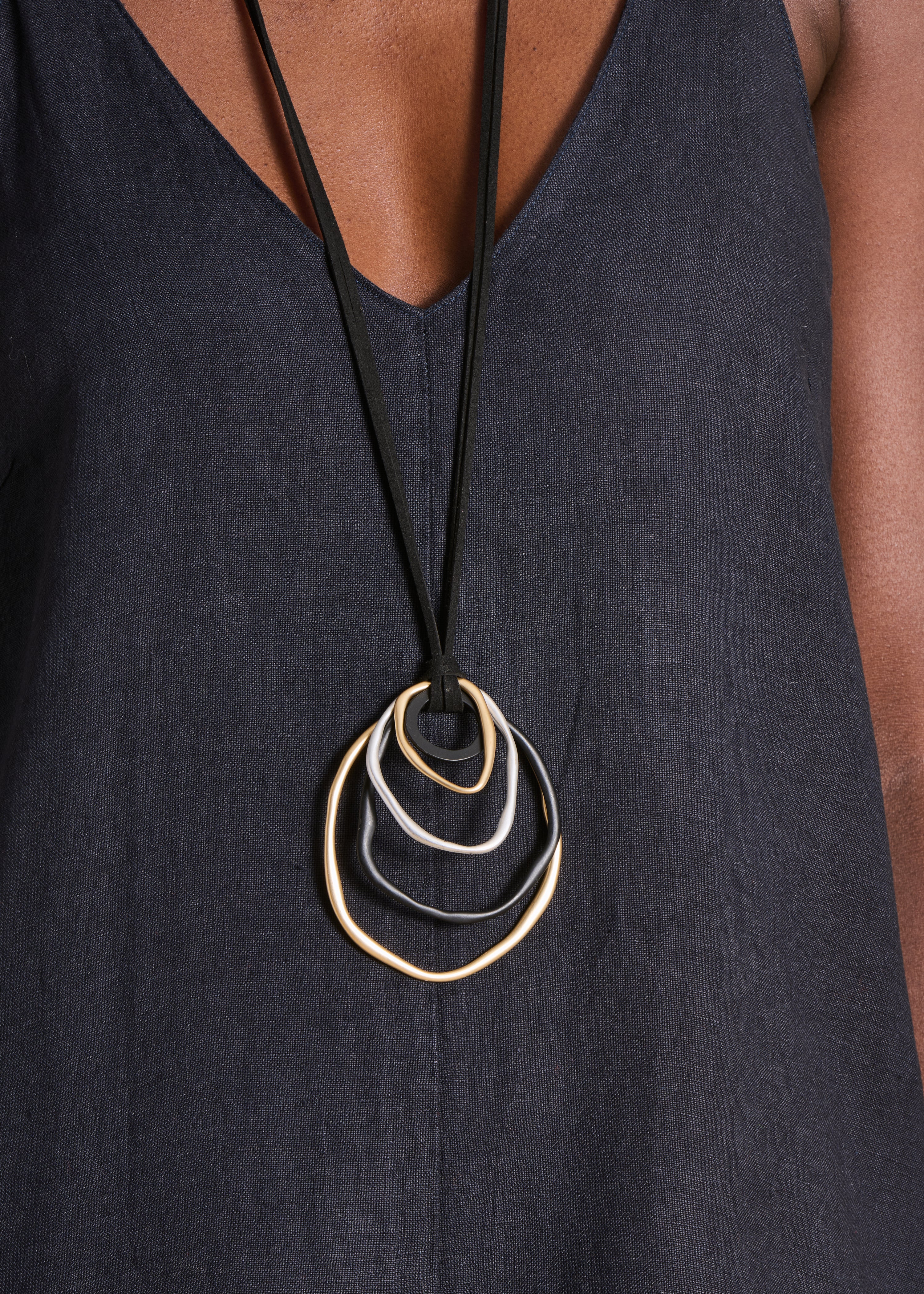 Gold necklace with fabric chain La Fée Maraboutée