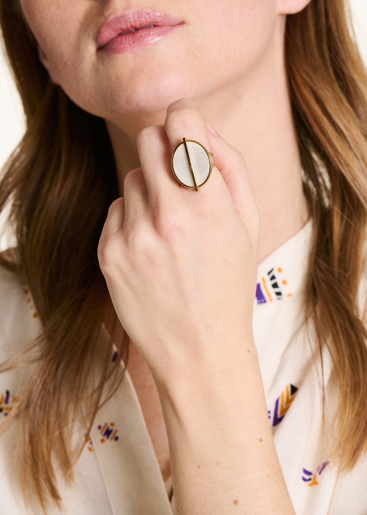 Gouden ronde ring met parelmoer
