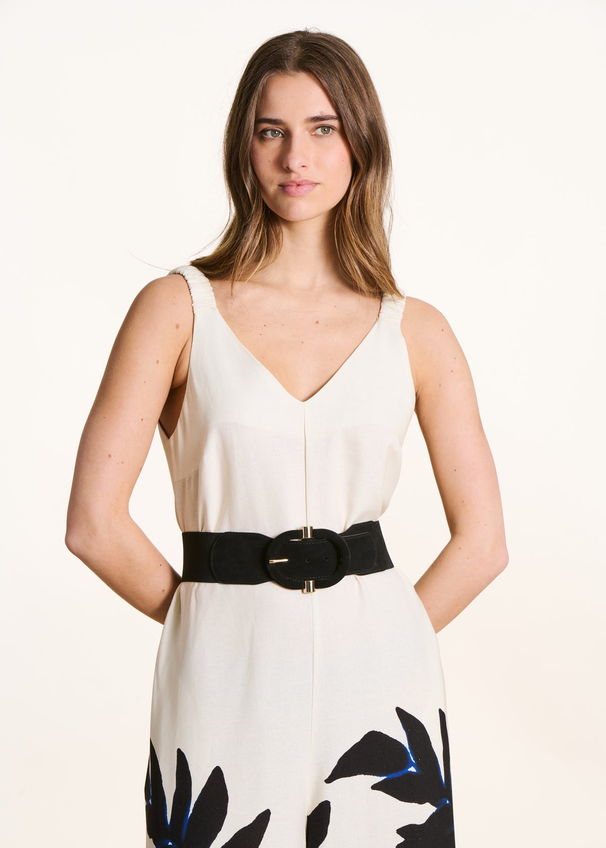 Wide black elastic belt with oval buckle
