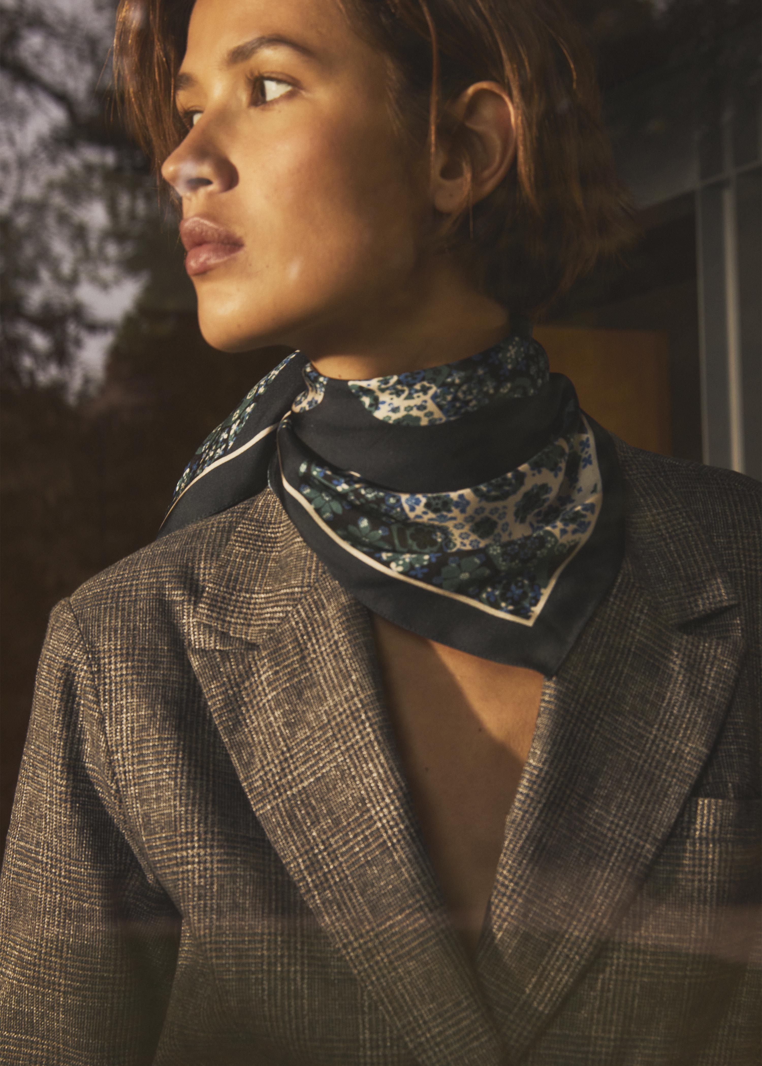 Foulard di seta con stampa grafica blu e verde La Fée Maraboutée