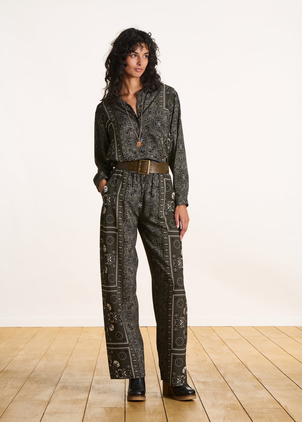 Chemise ample kaki à imprimé foulard