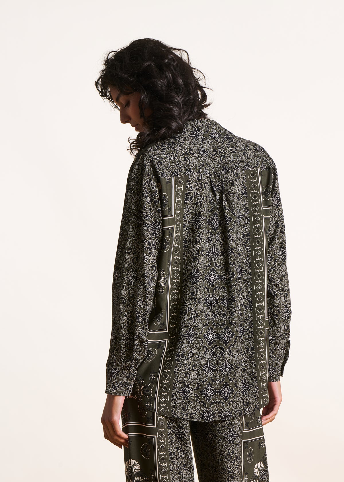 Chemise ample kaki à imprimé foulard