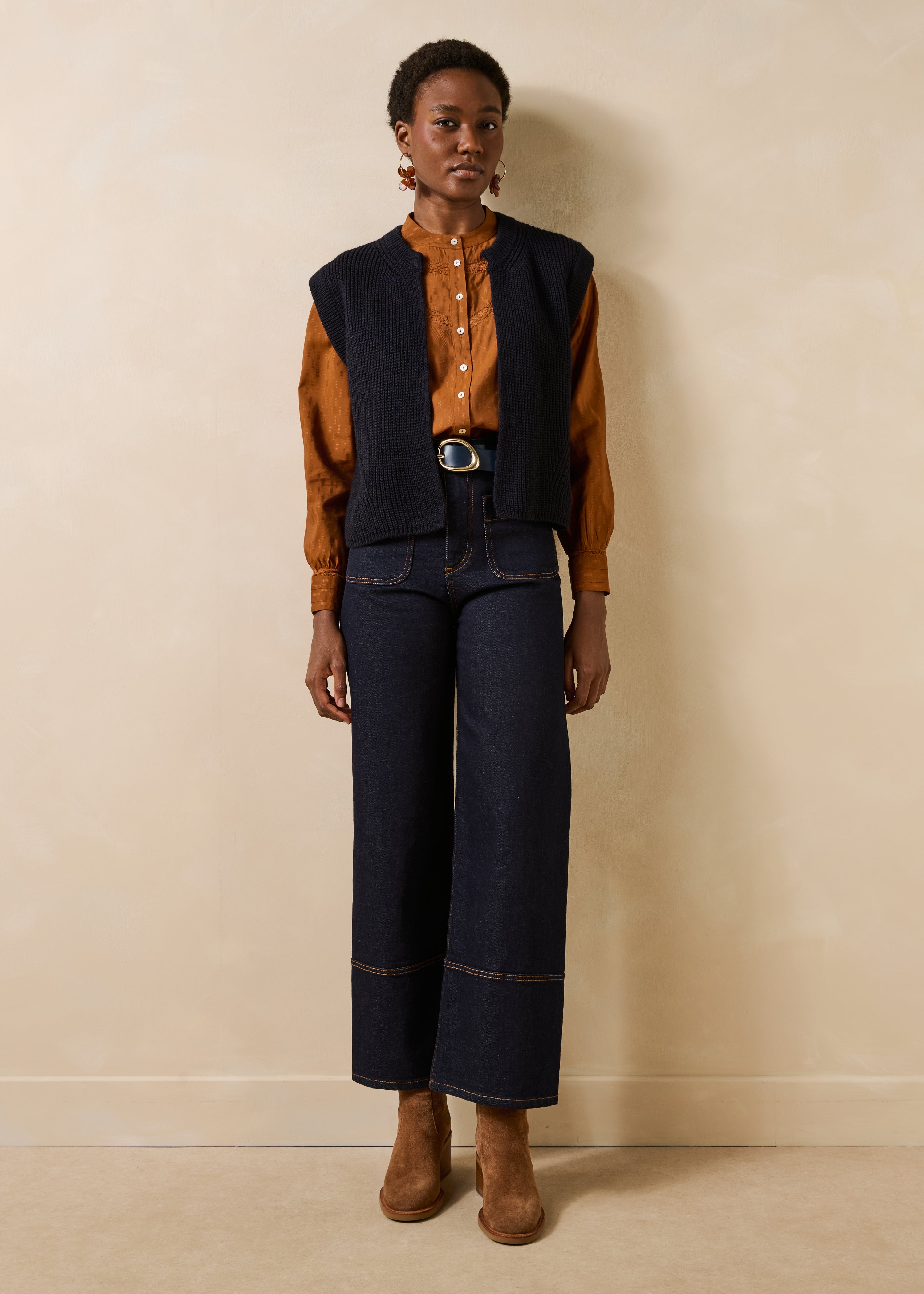Cardigan corto senza maniche a costine con perline blu navy