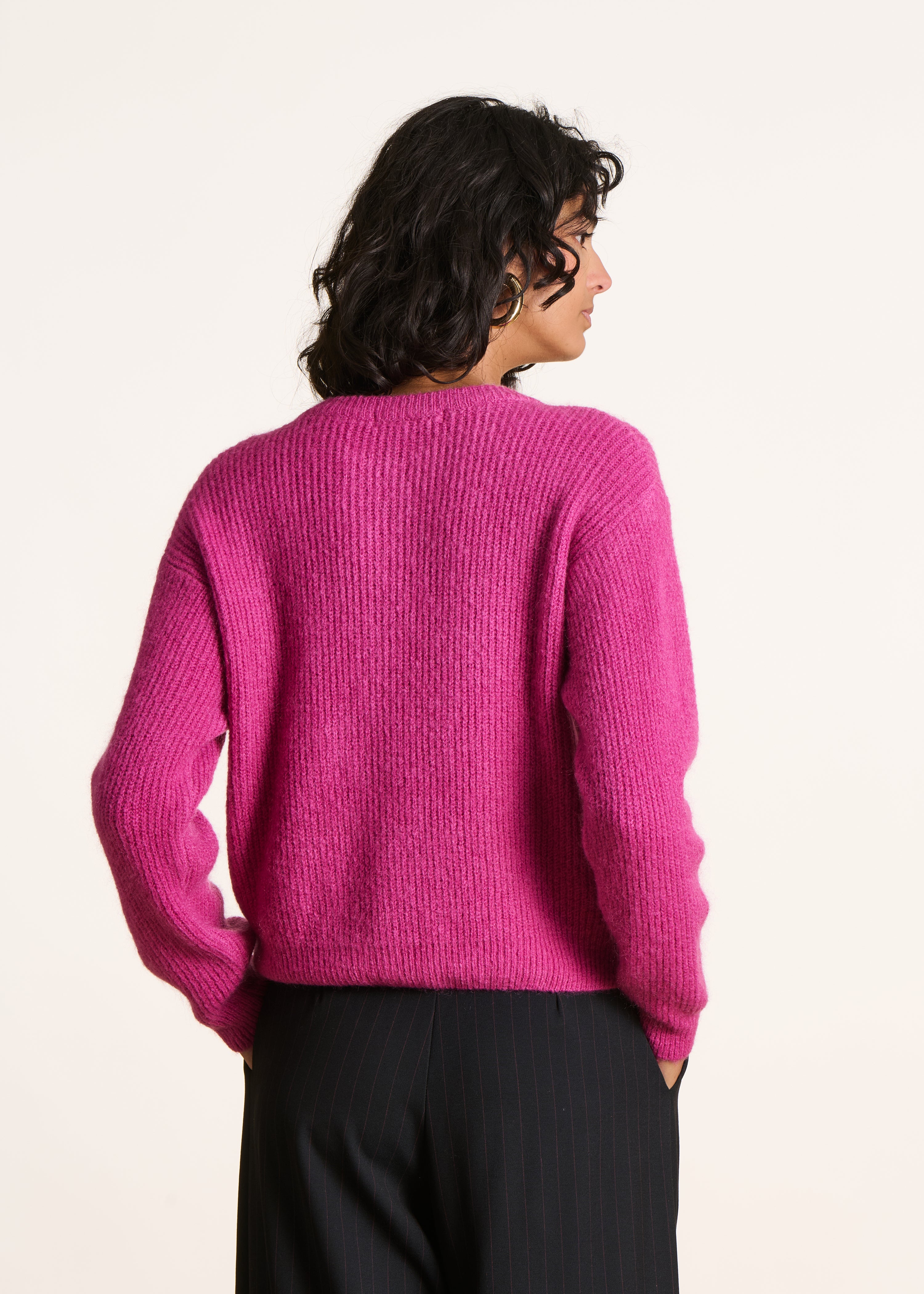 Pink fuchsia ribbed knit cardigan with round neckline