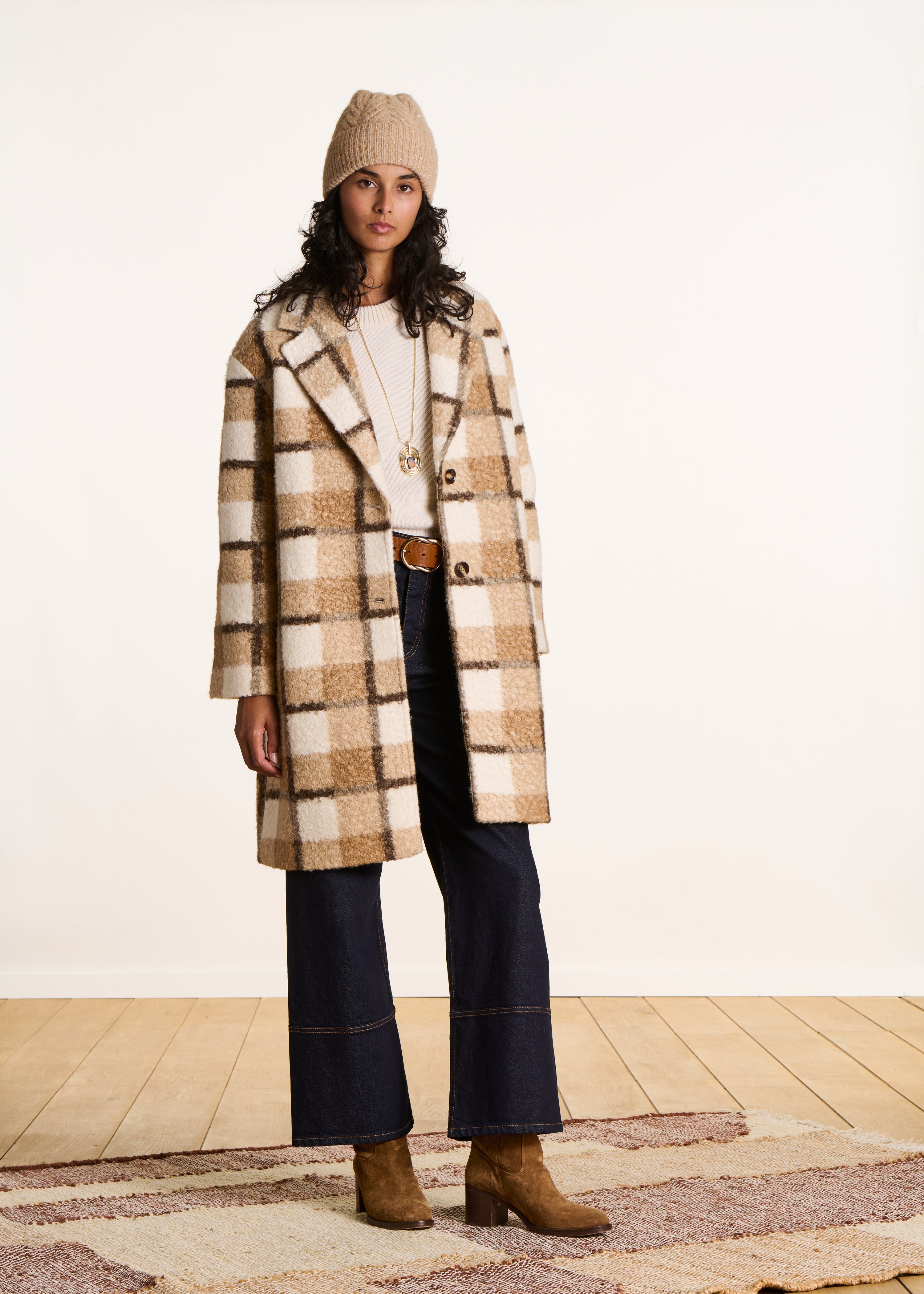 Cappotto beige medio lungo in tessuto bouclé a quadri La Fée - Main Image