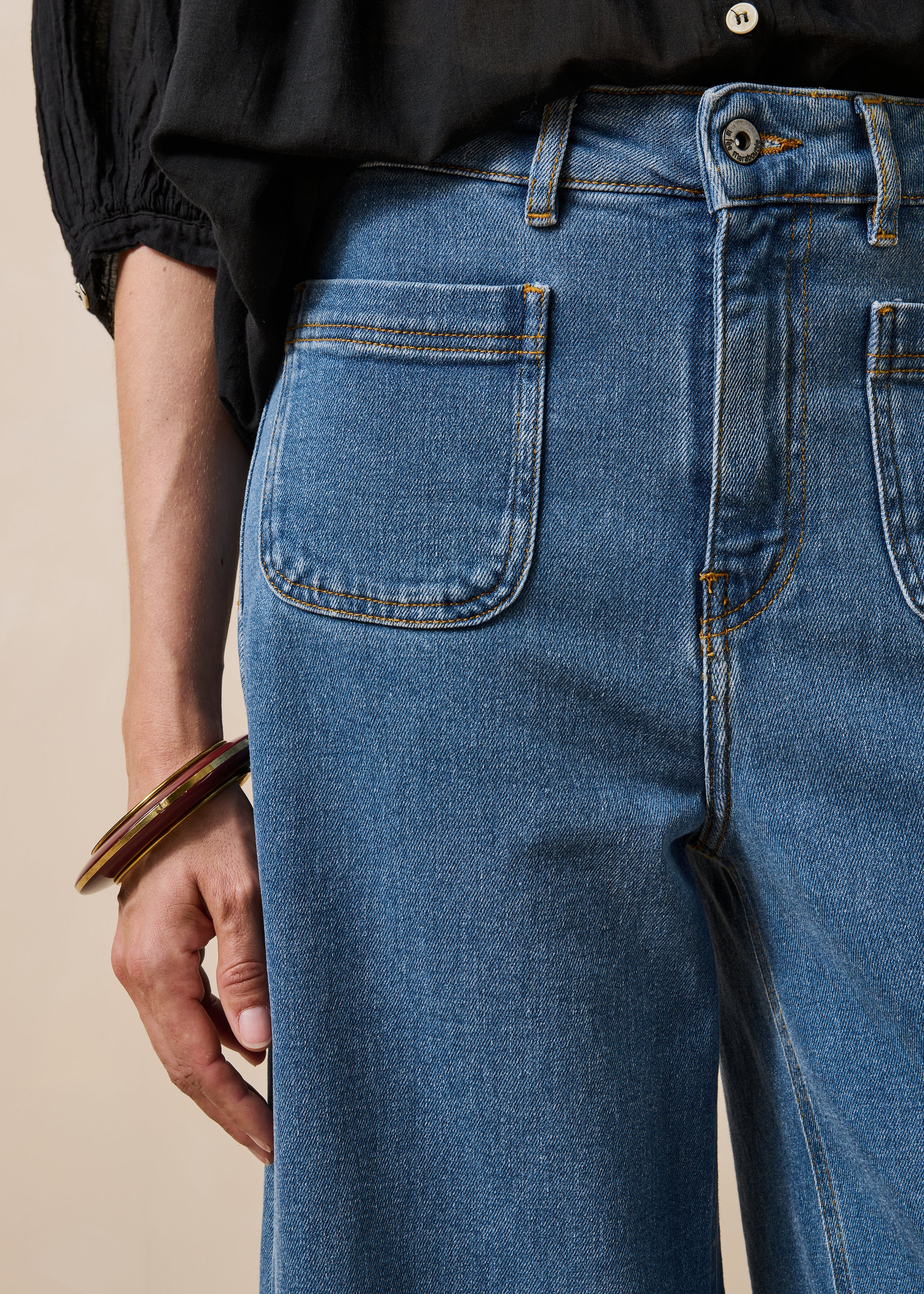 Weit geschnittene Jeans in Hellblau aus Bio-Baumwolle
