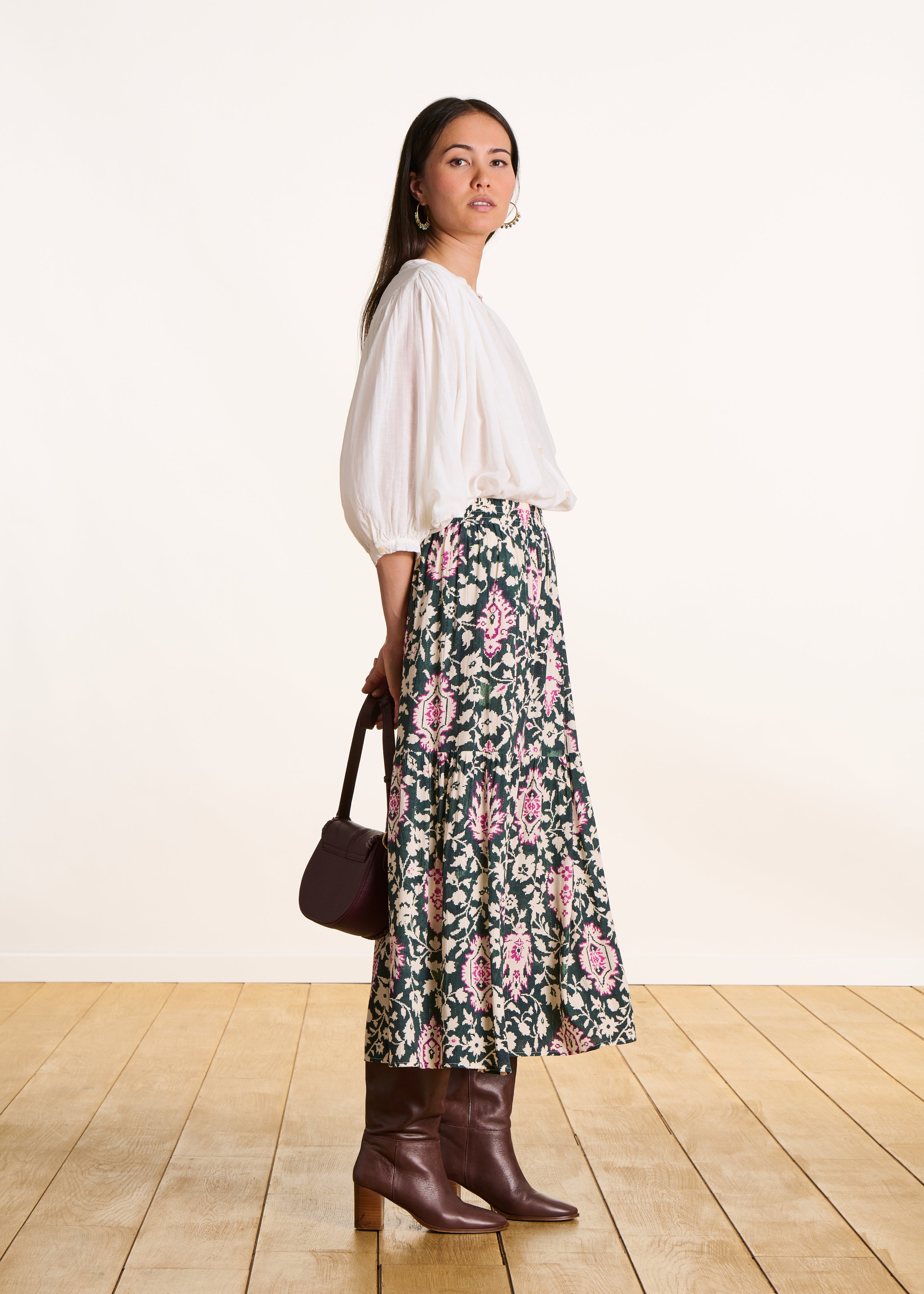 Falda larga verde oscuro con cintura elástica y estampado