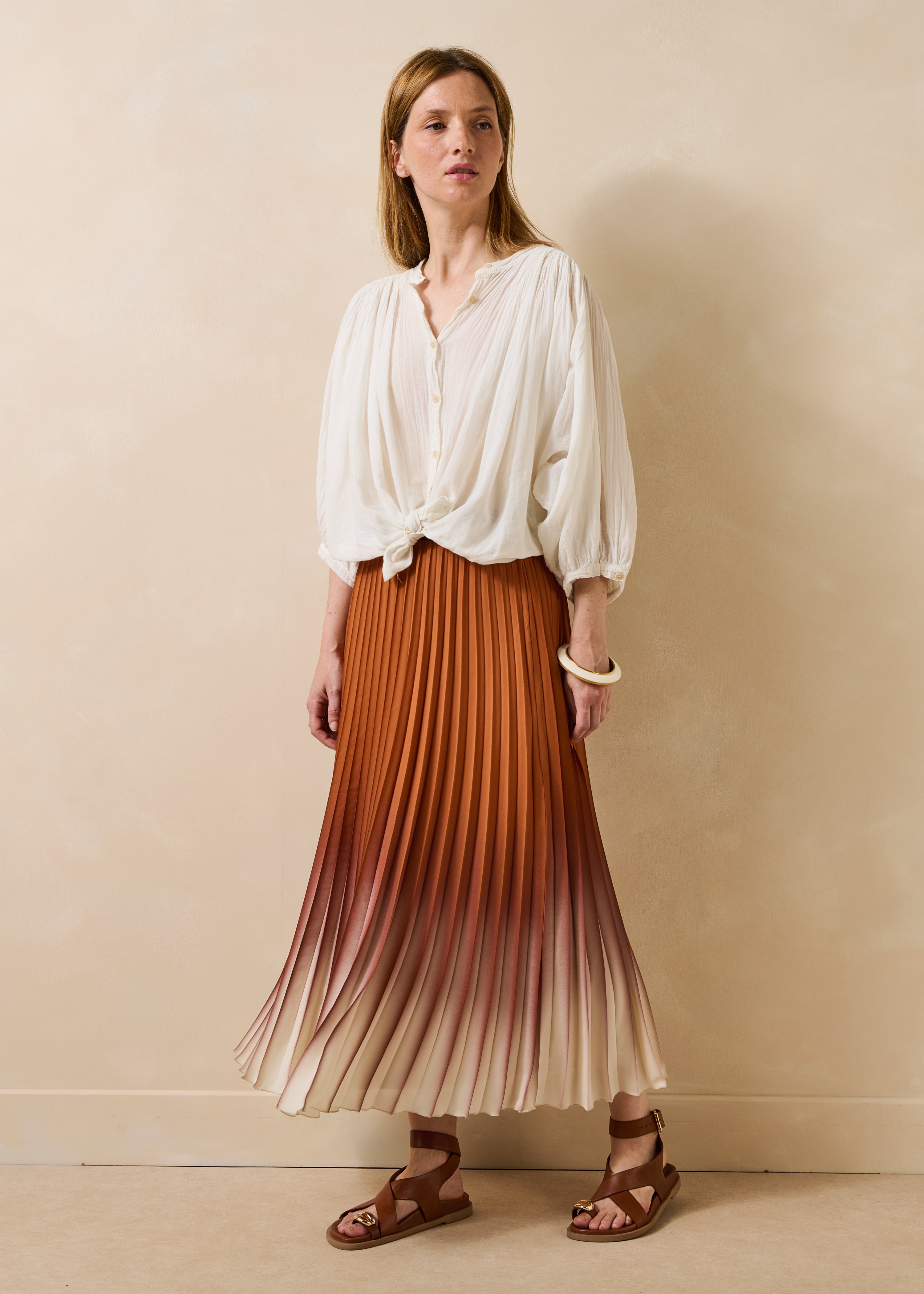 Langer plissierter Rock in Braun mit Tie-Dye-Muster