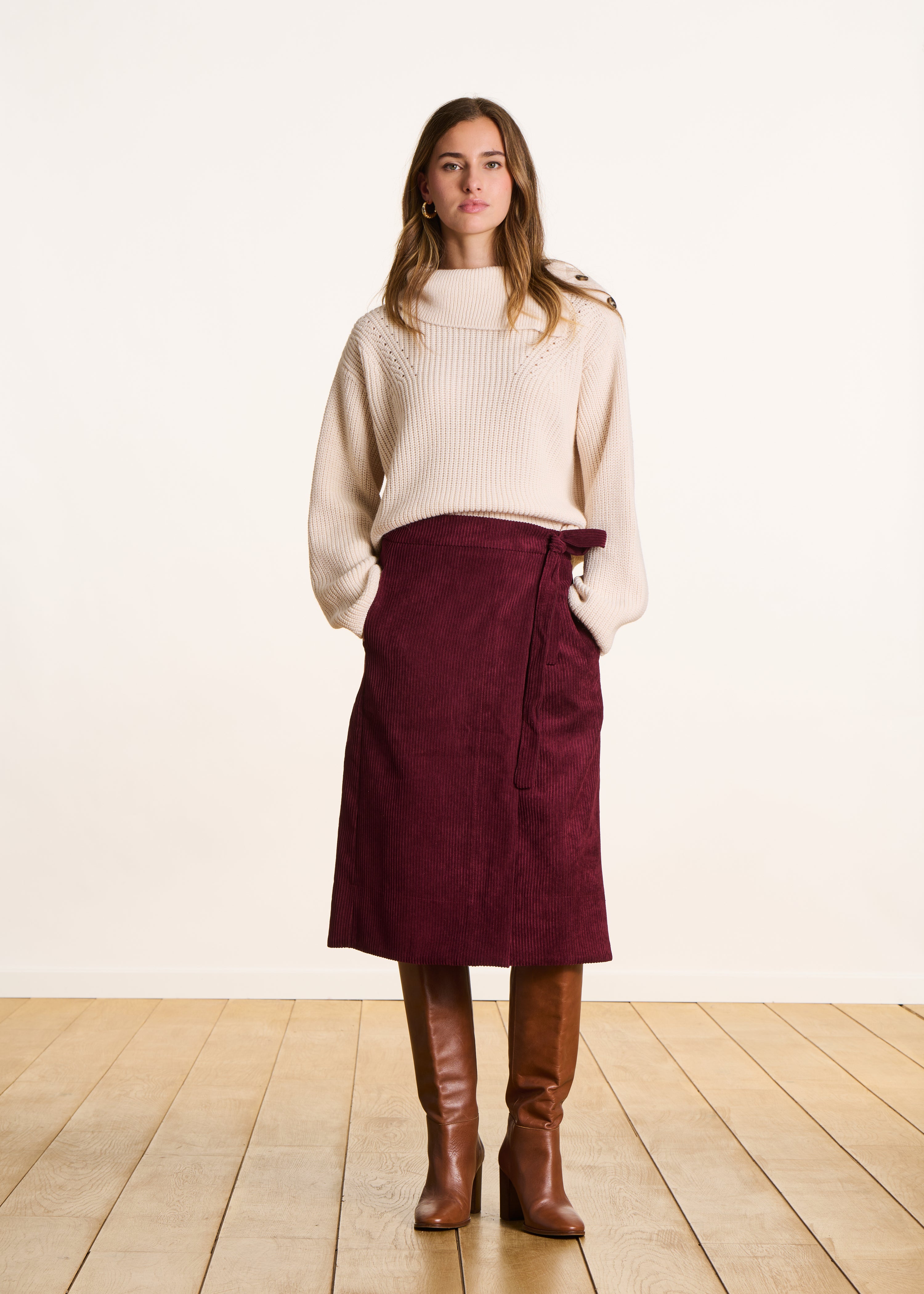 Jupe portefeuille mi-longue en velours côtelé bordeaux La Fée