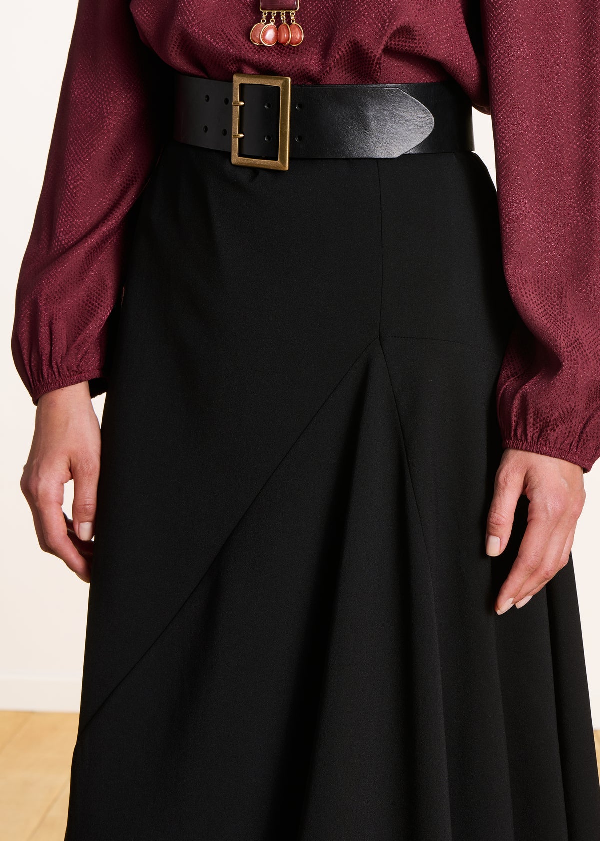 Jupe mi-longue asymétrique noire