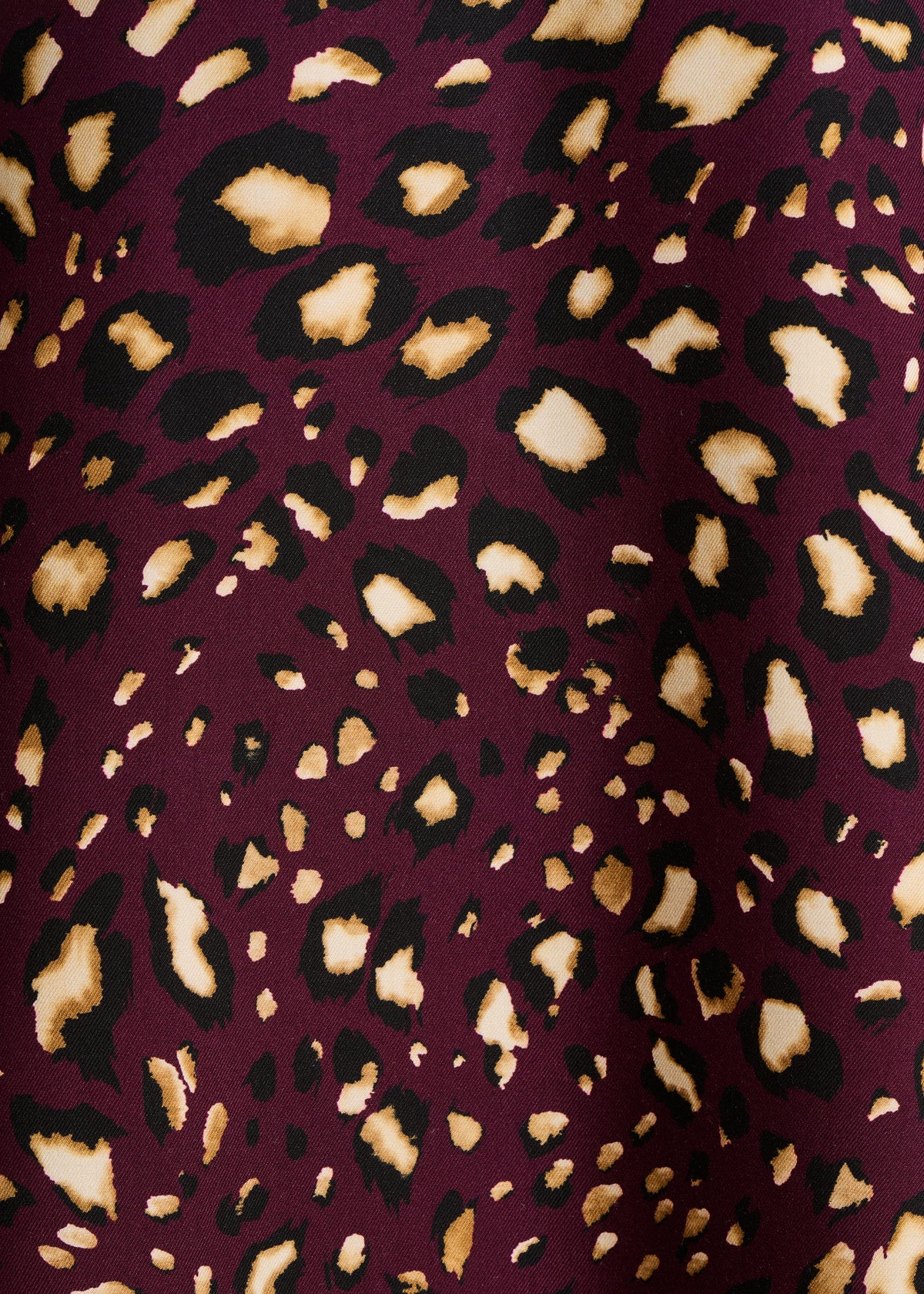 Falda midi abotonada burdeos con estampado de leopardo