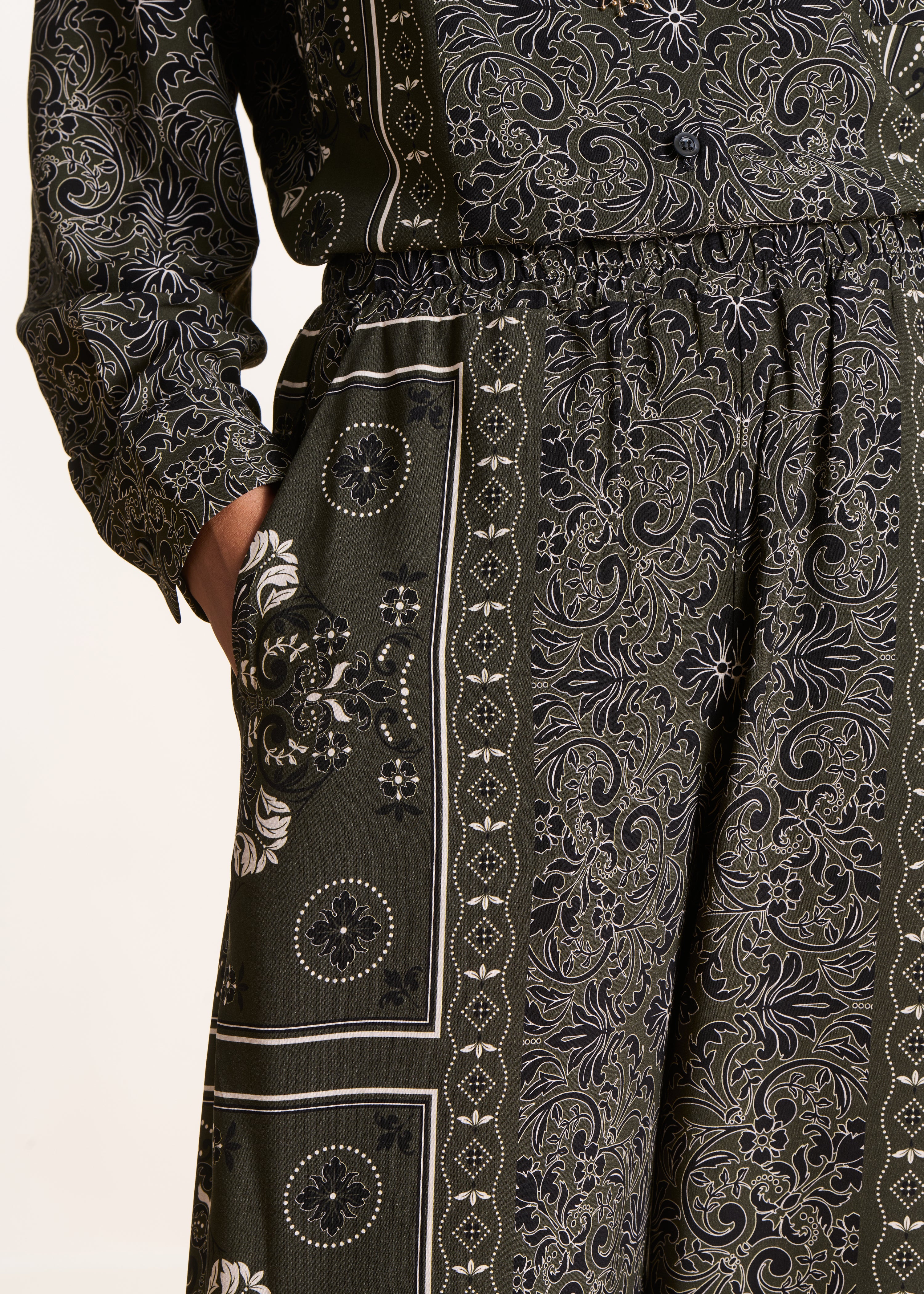 Pantalon fluide kaki à imprimé foulard taille élastique