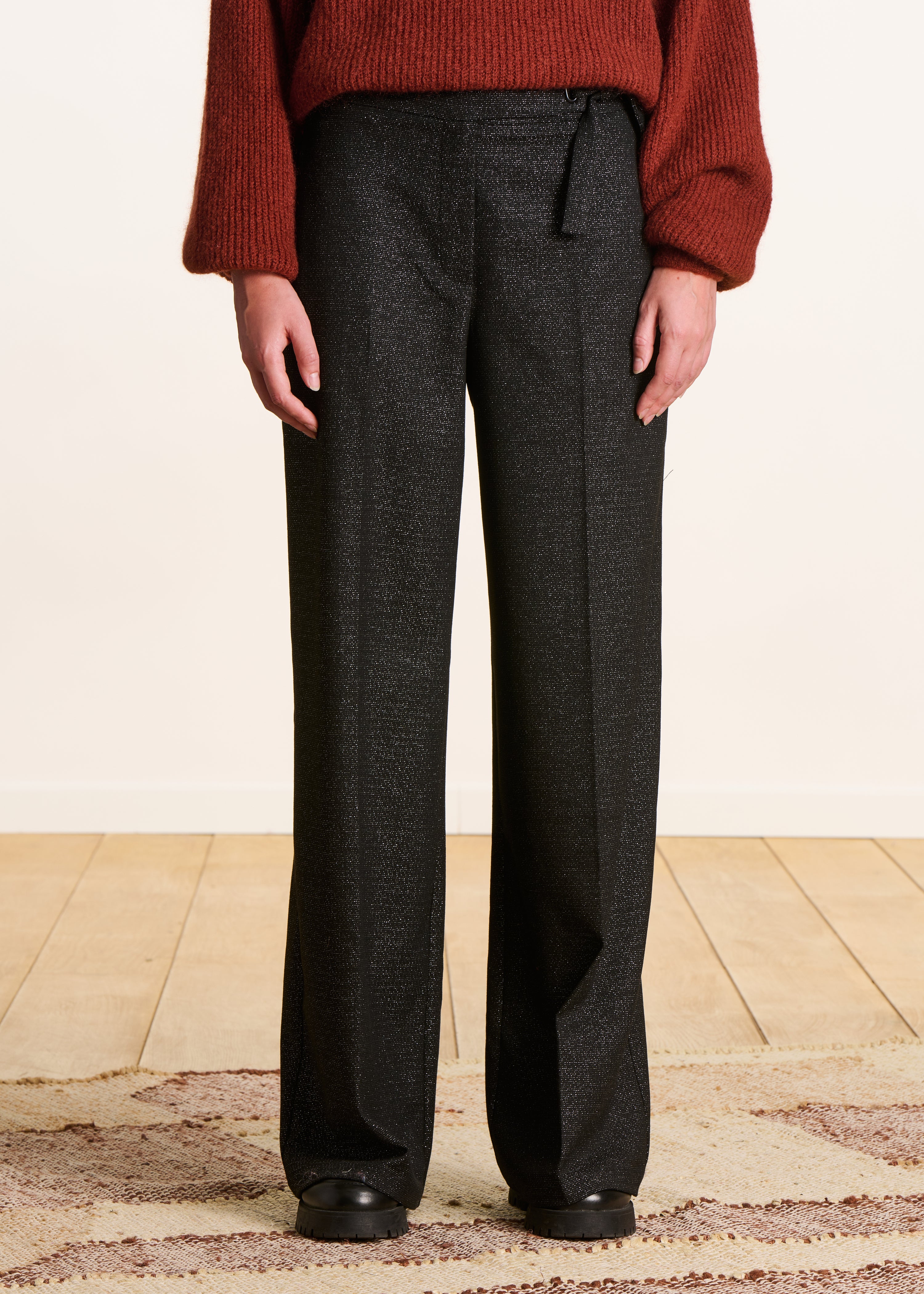 Pantalon droit et large noir irisé