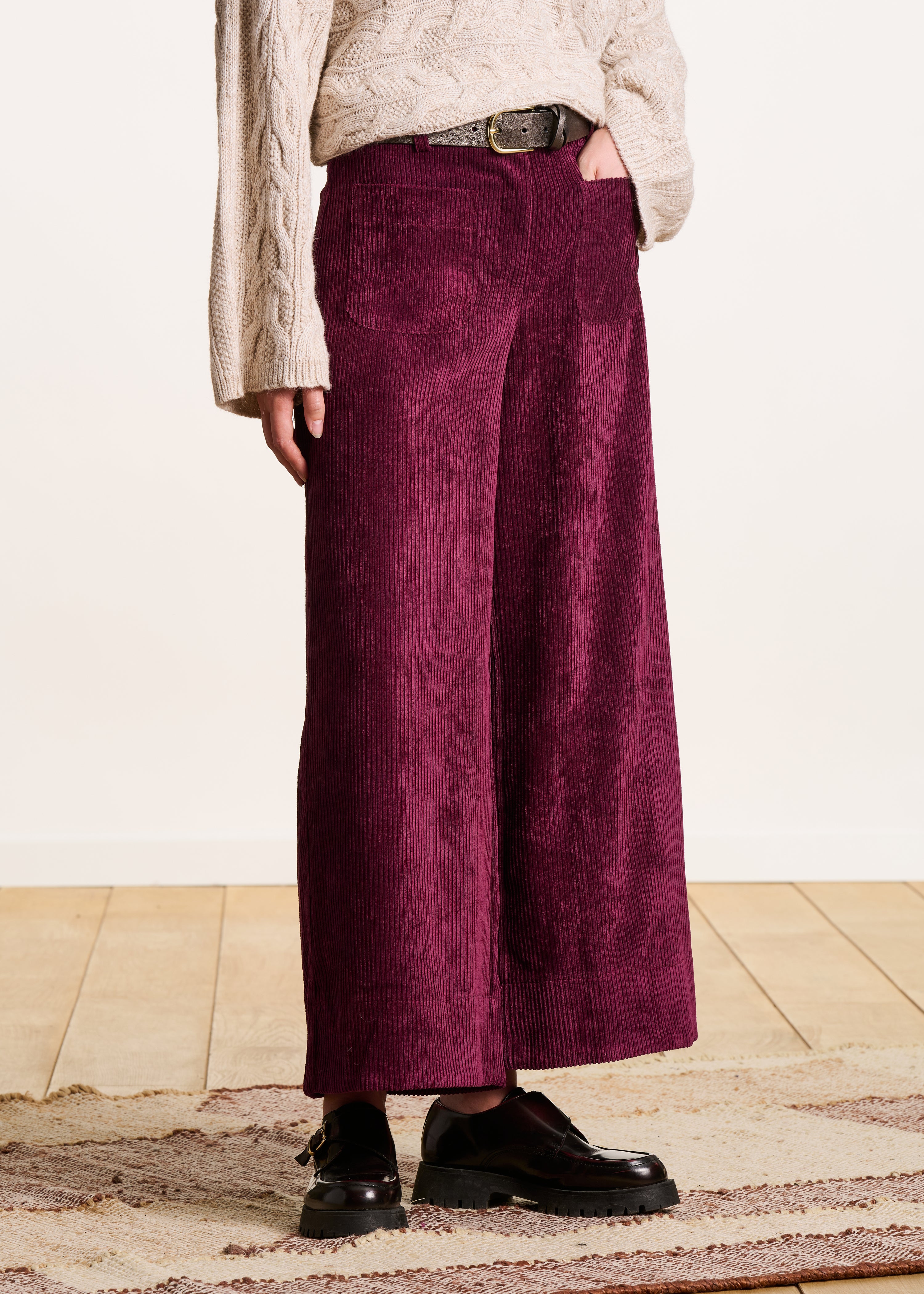 Pantalón cropped ancho en terciopelo acanalado burdeos