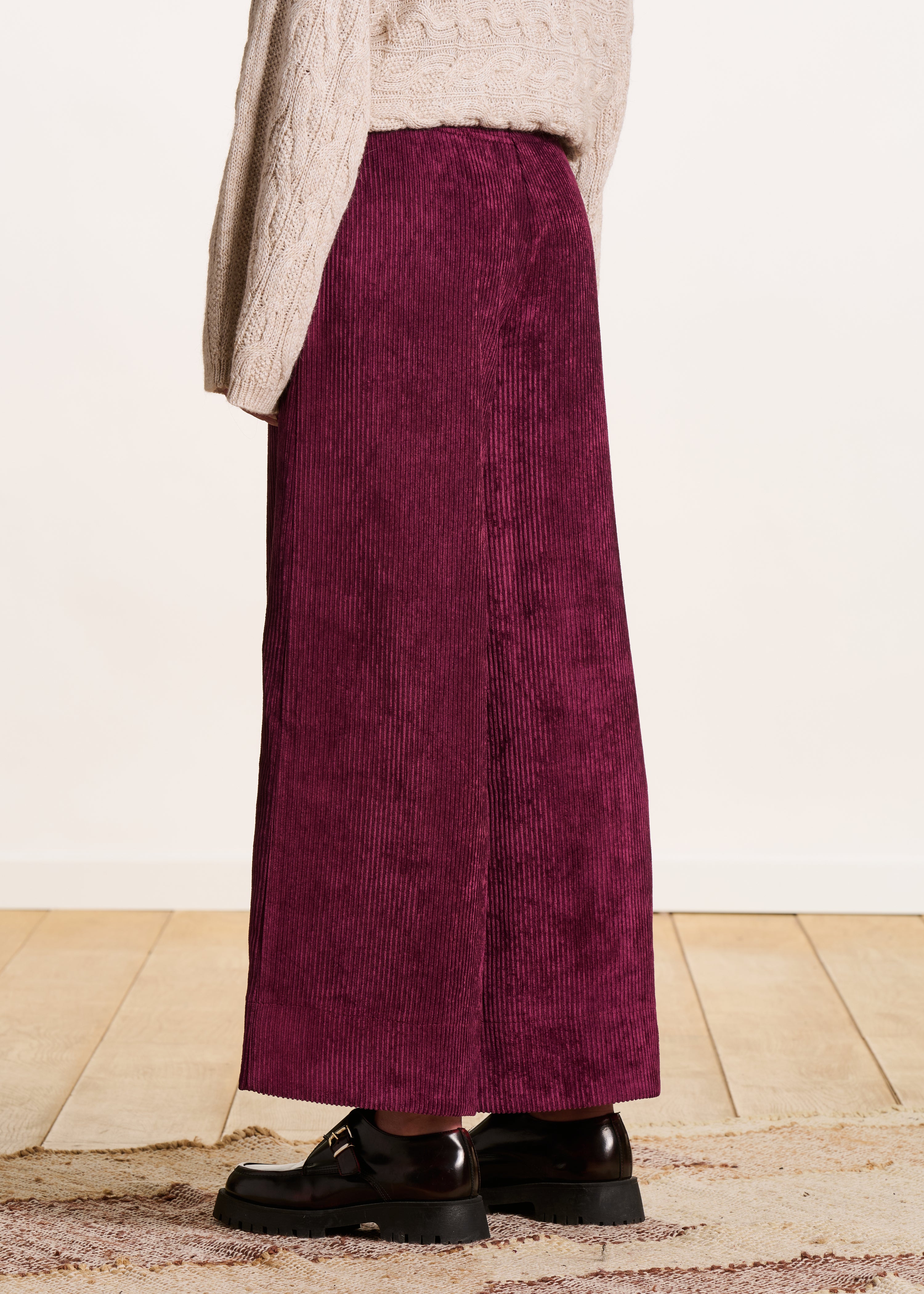 Pantalón cropped ancho en terciopelo acanalado burdeos