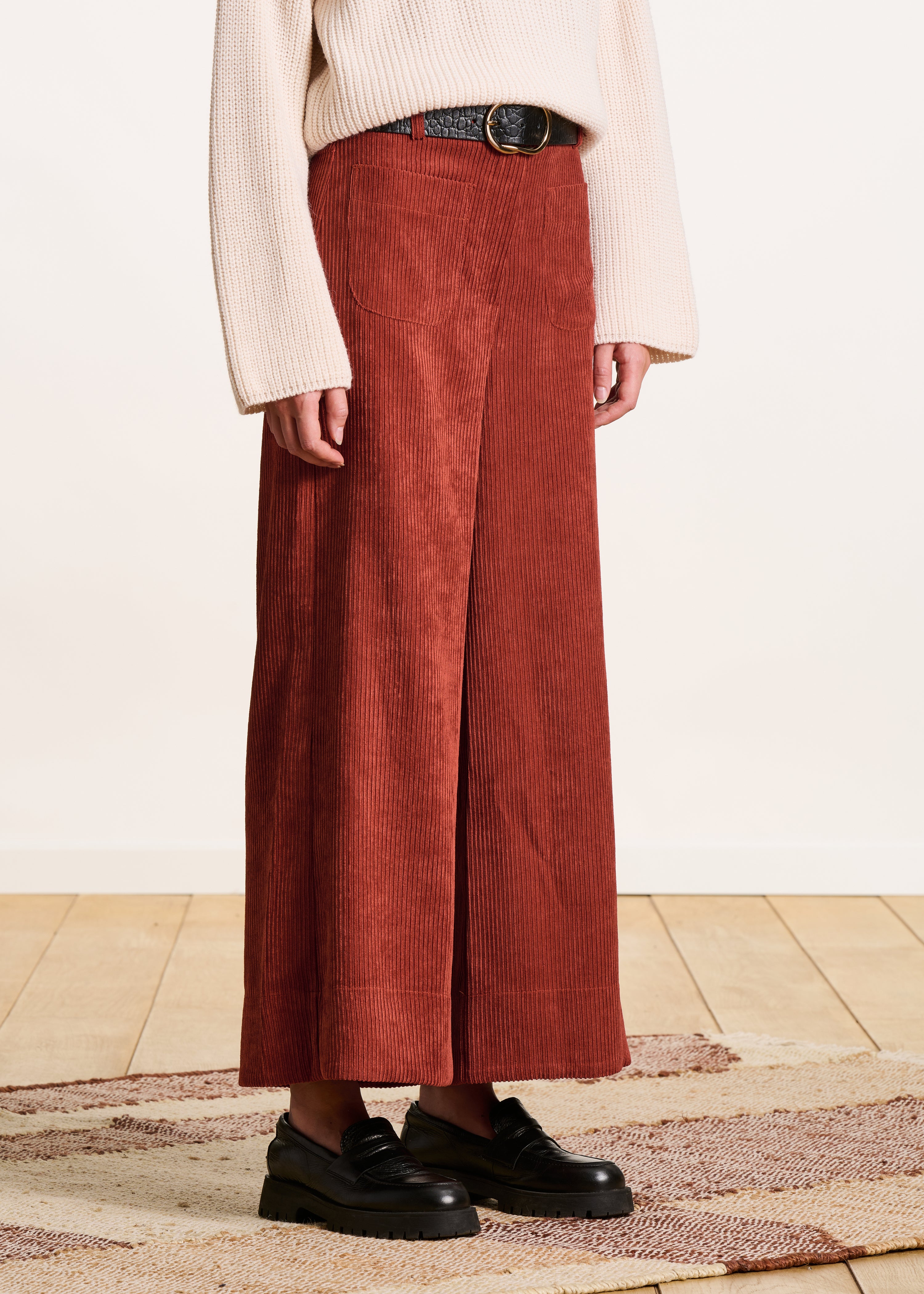 Pantalon cropped large en velours côtelé terracotta