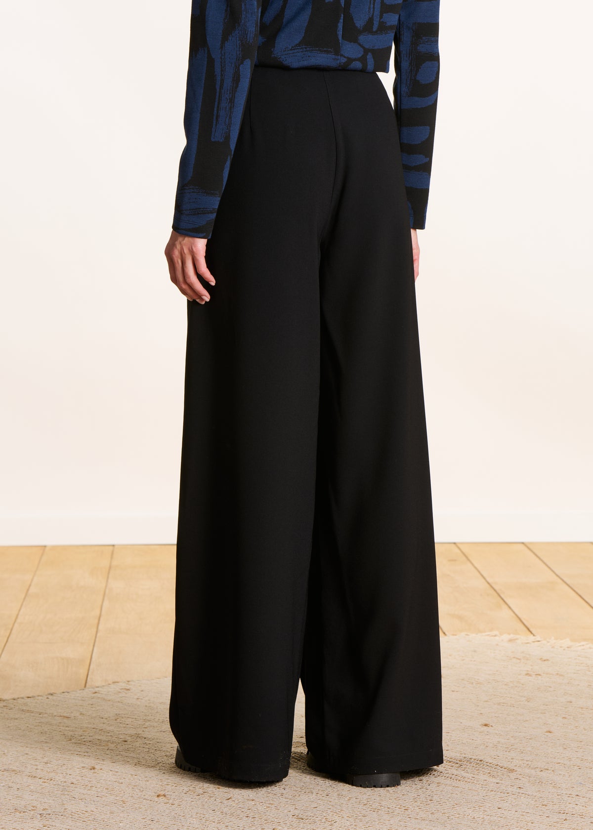 Pantalon noir large avec pan à taille haute