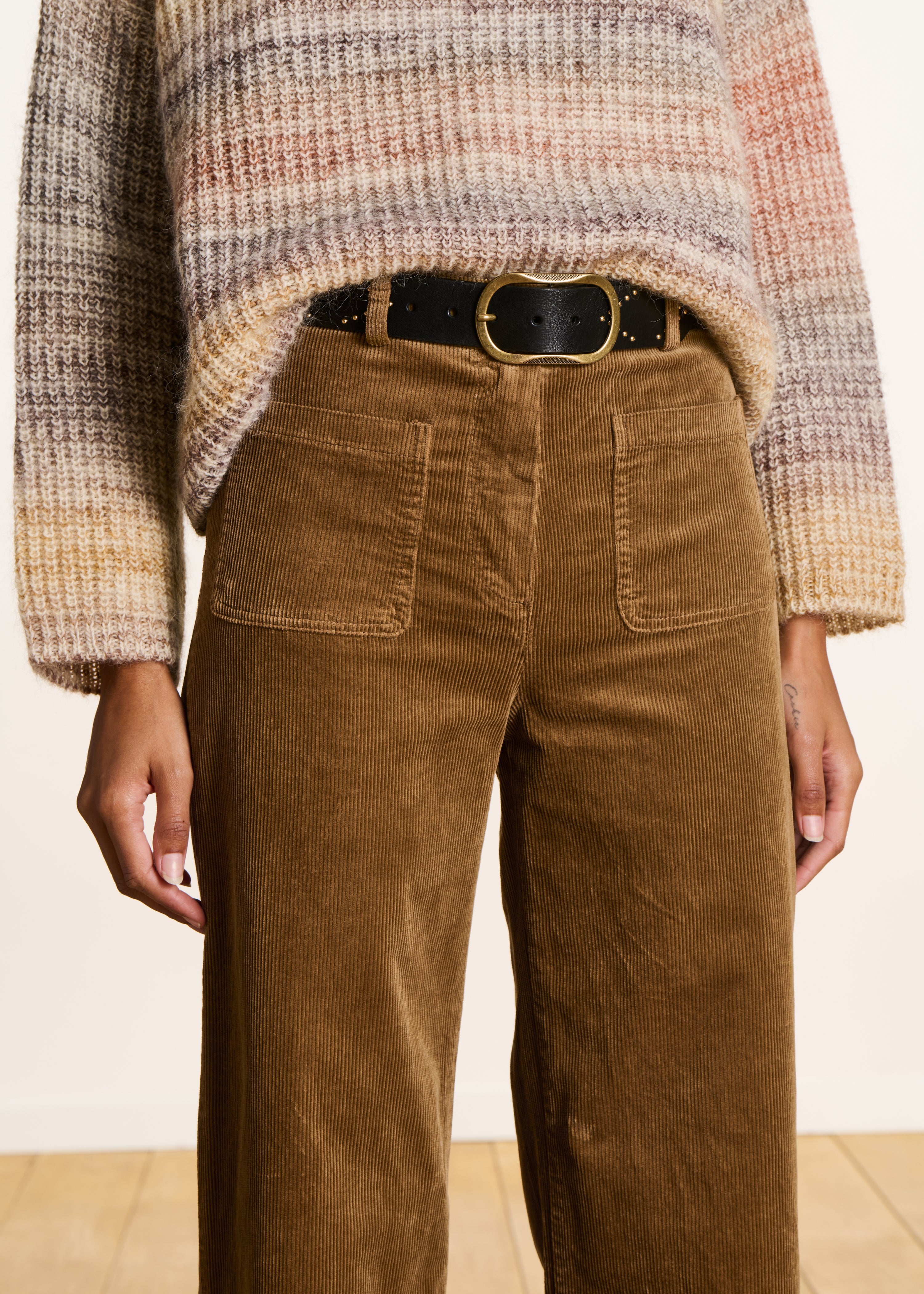 Pantalon large marron en velours côtelé taille haute