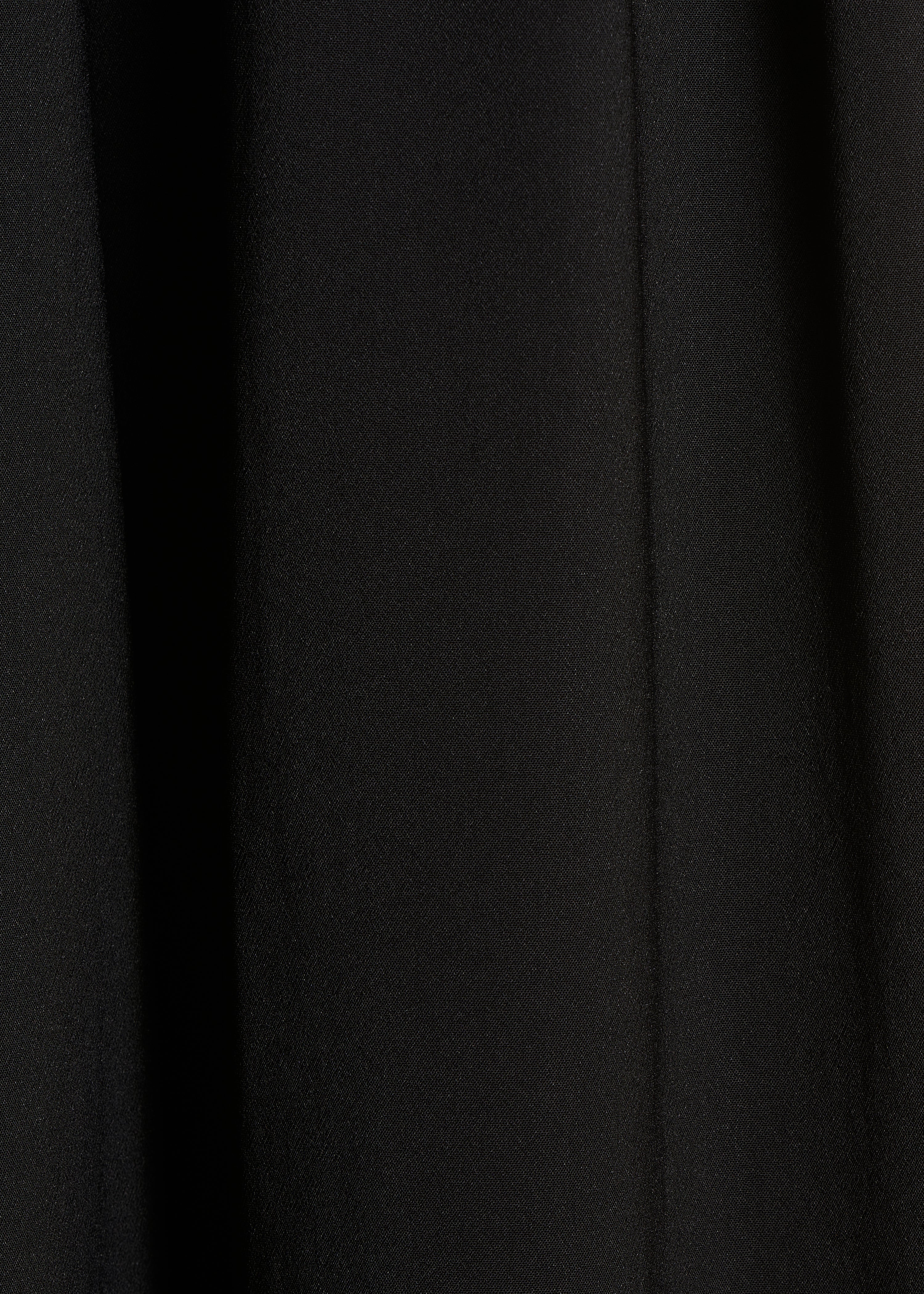 Pantalón negro ancho con pliegues y cintura elástica