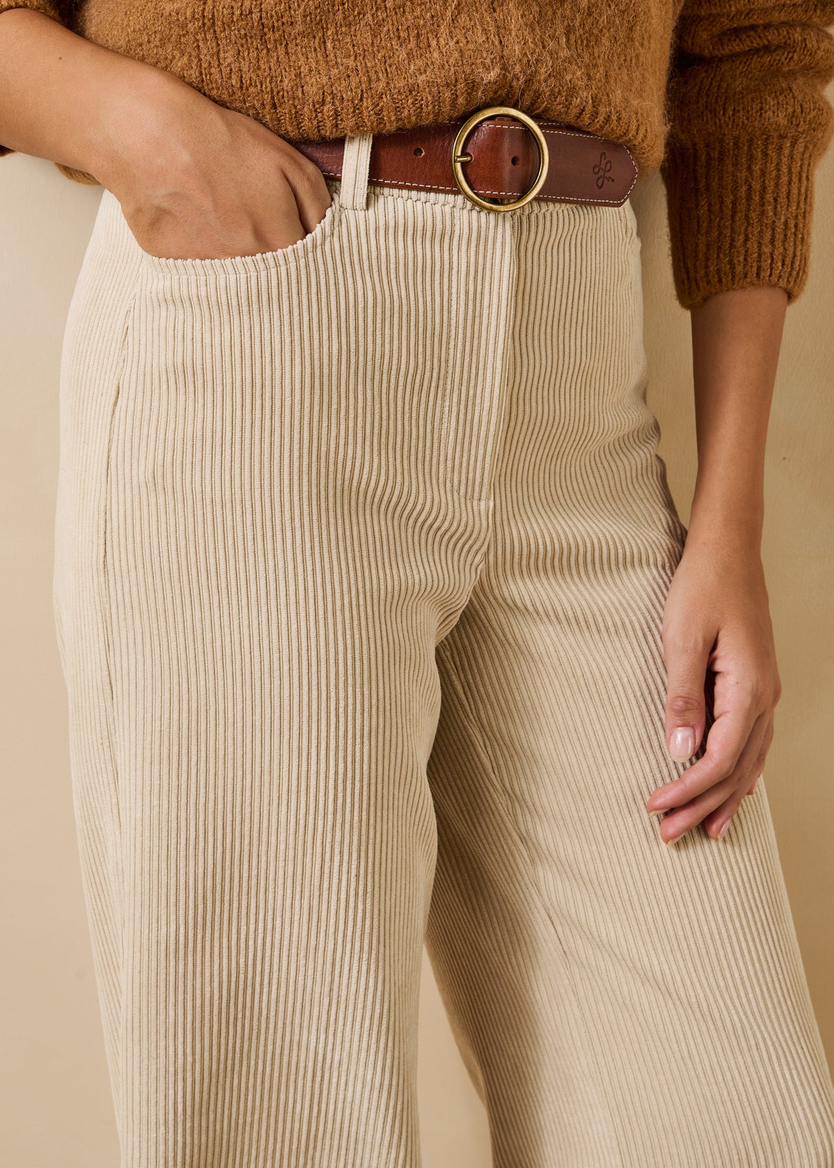 Pantalón ancho beige de pana acanalada