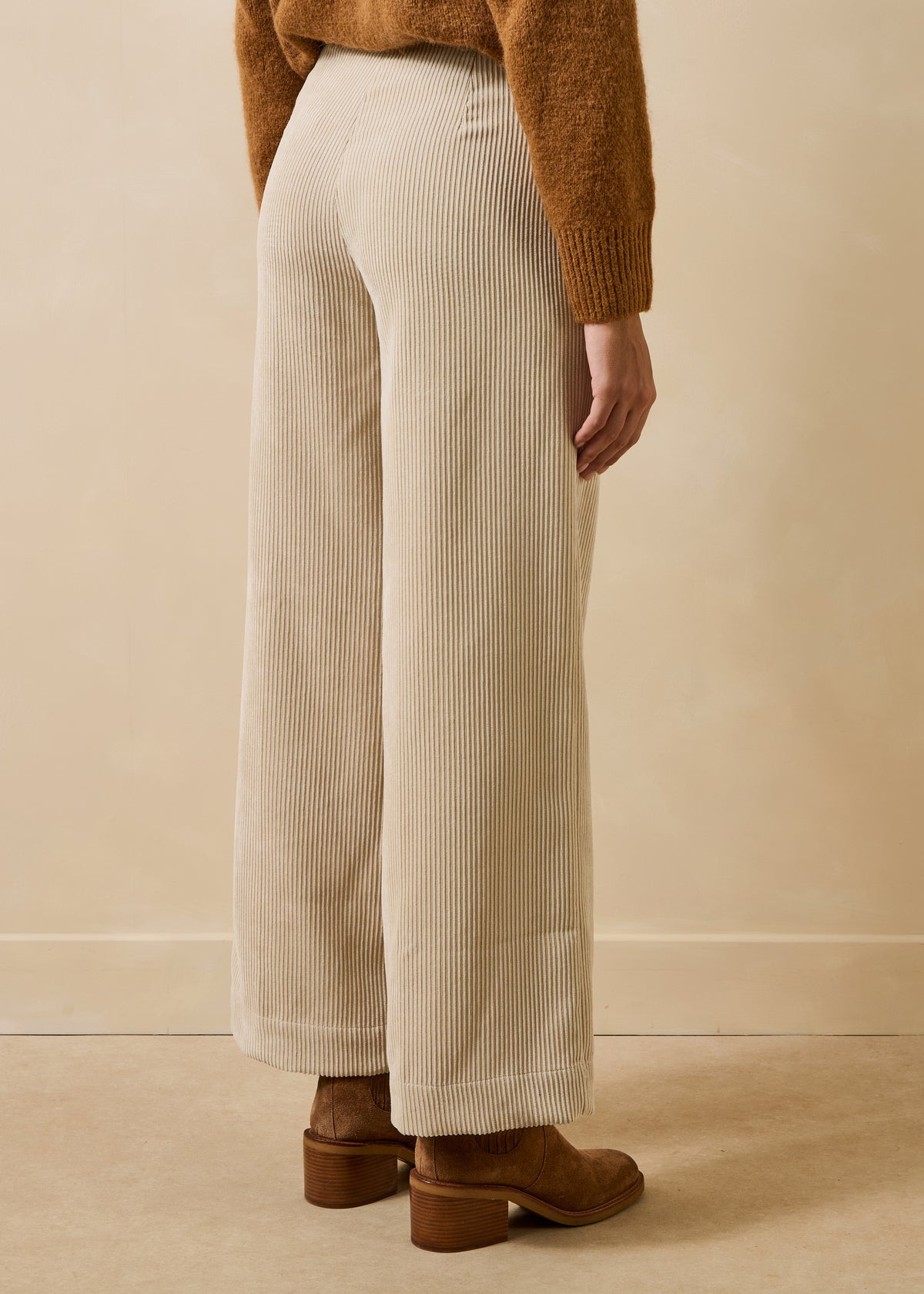 Pantalón ancho beige de pana acanalada