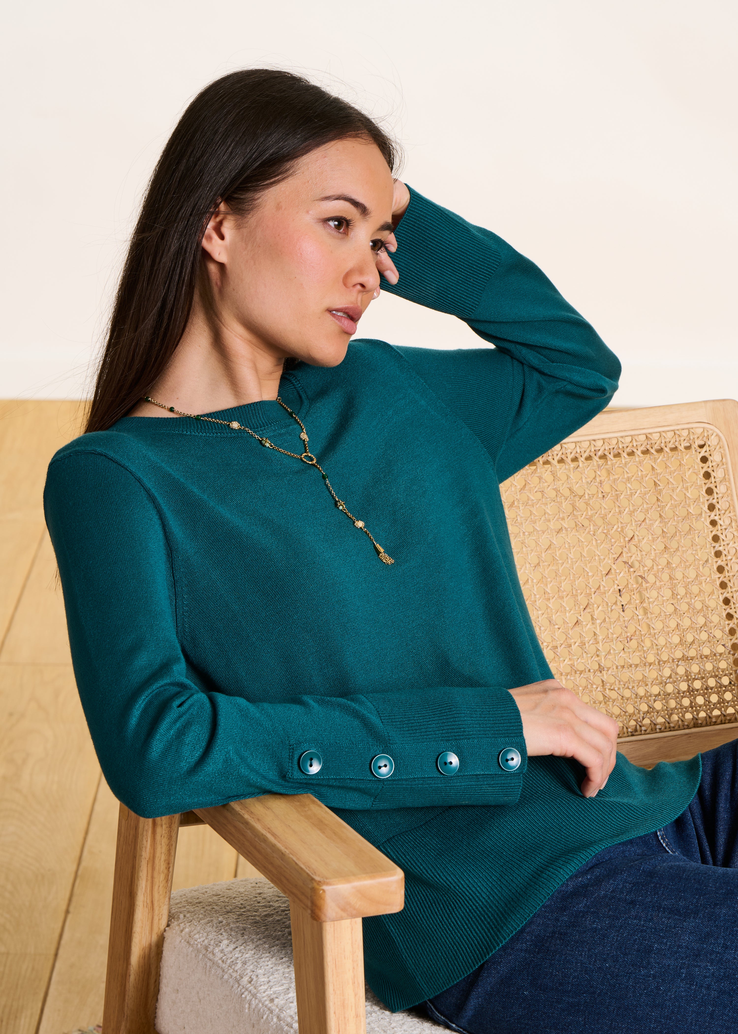 Pull court maille fine bleu canard à col rond La Fée Maraboutée