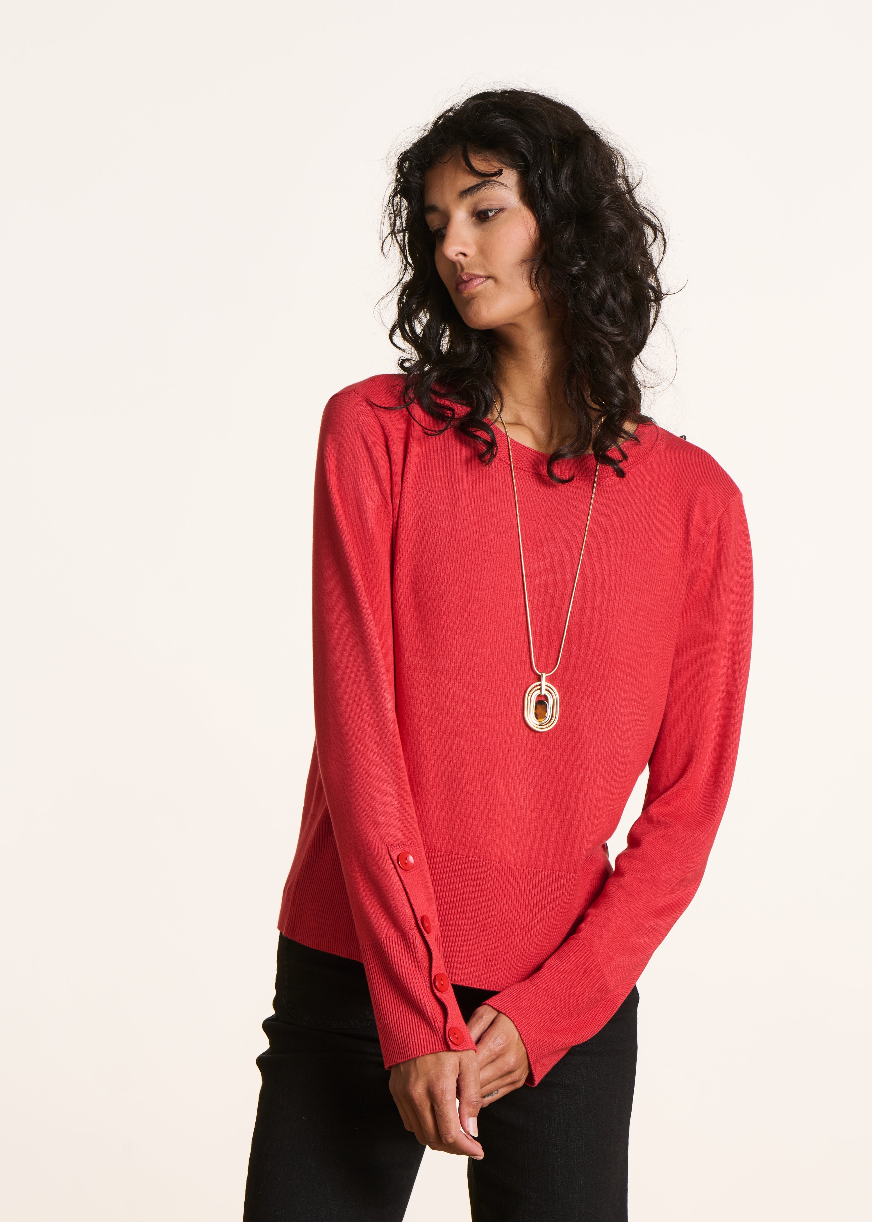 Jersey rojo de manga larga con cuello redondo