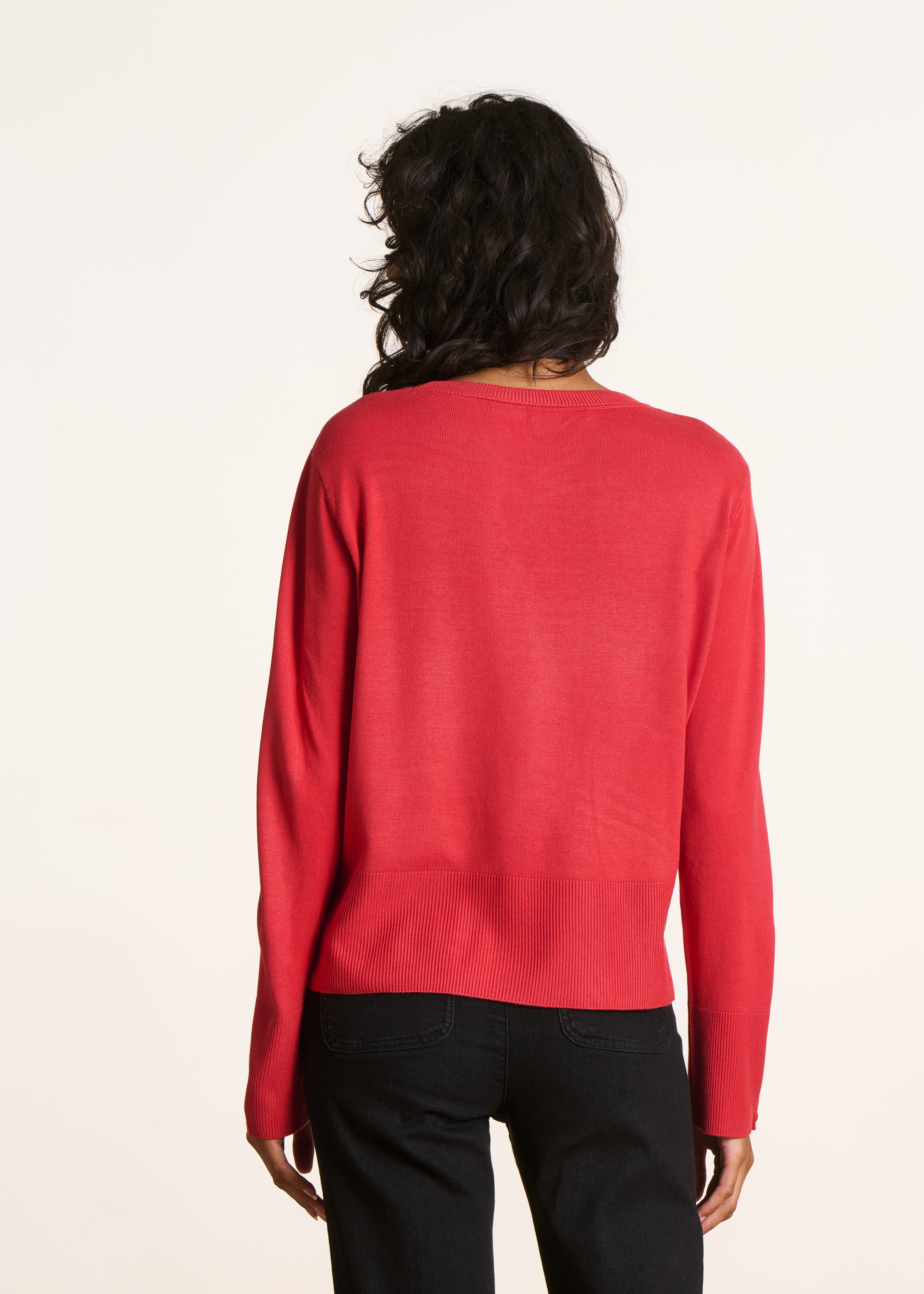 Jersey rojo de manga larga con cuello redondo