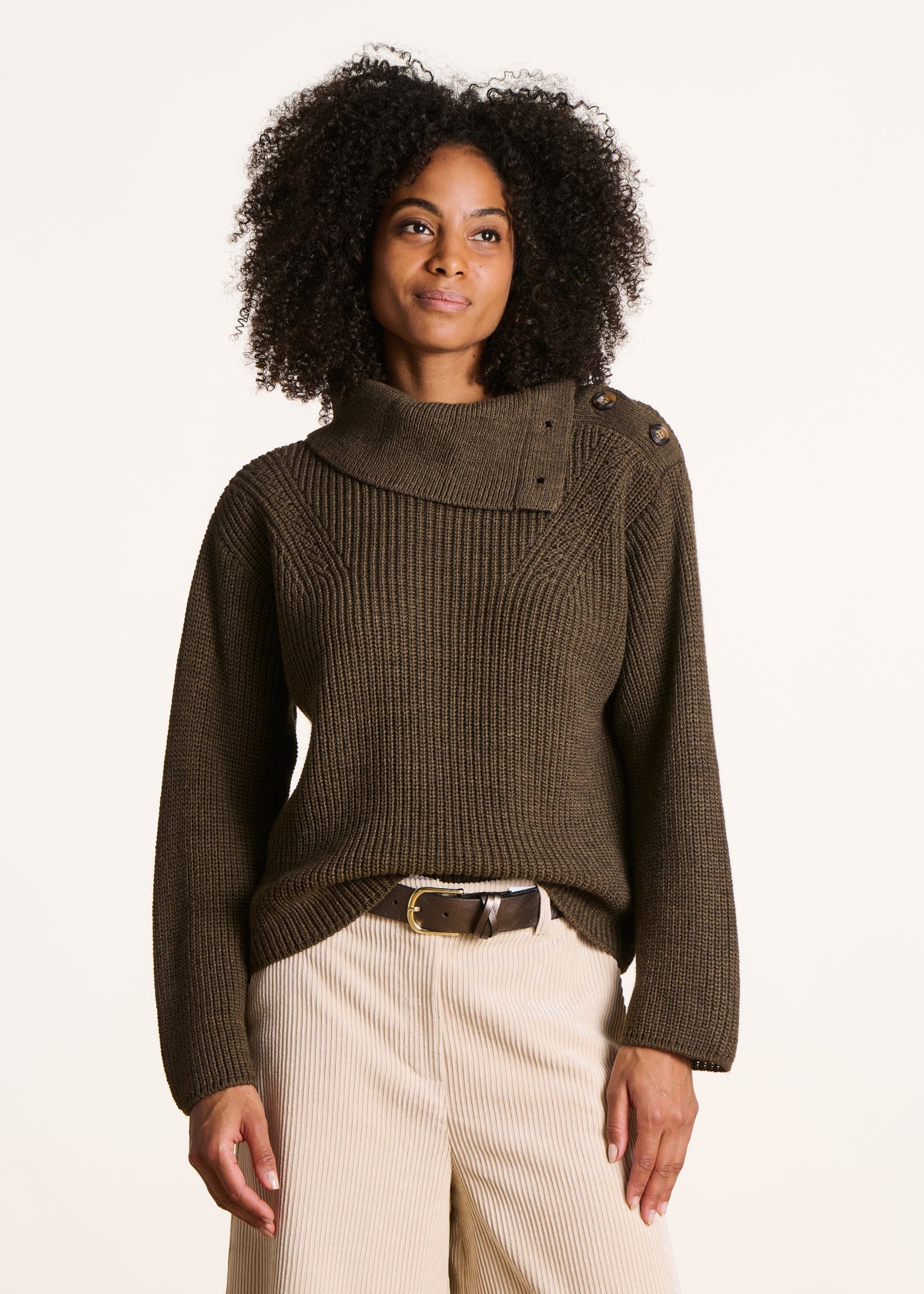 Pull kaki ample à manches longues col asymétrique