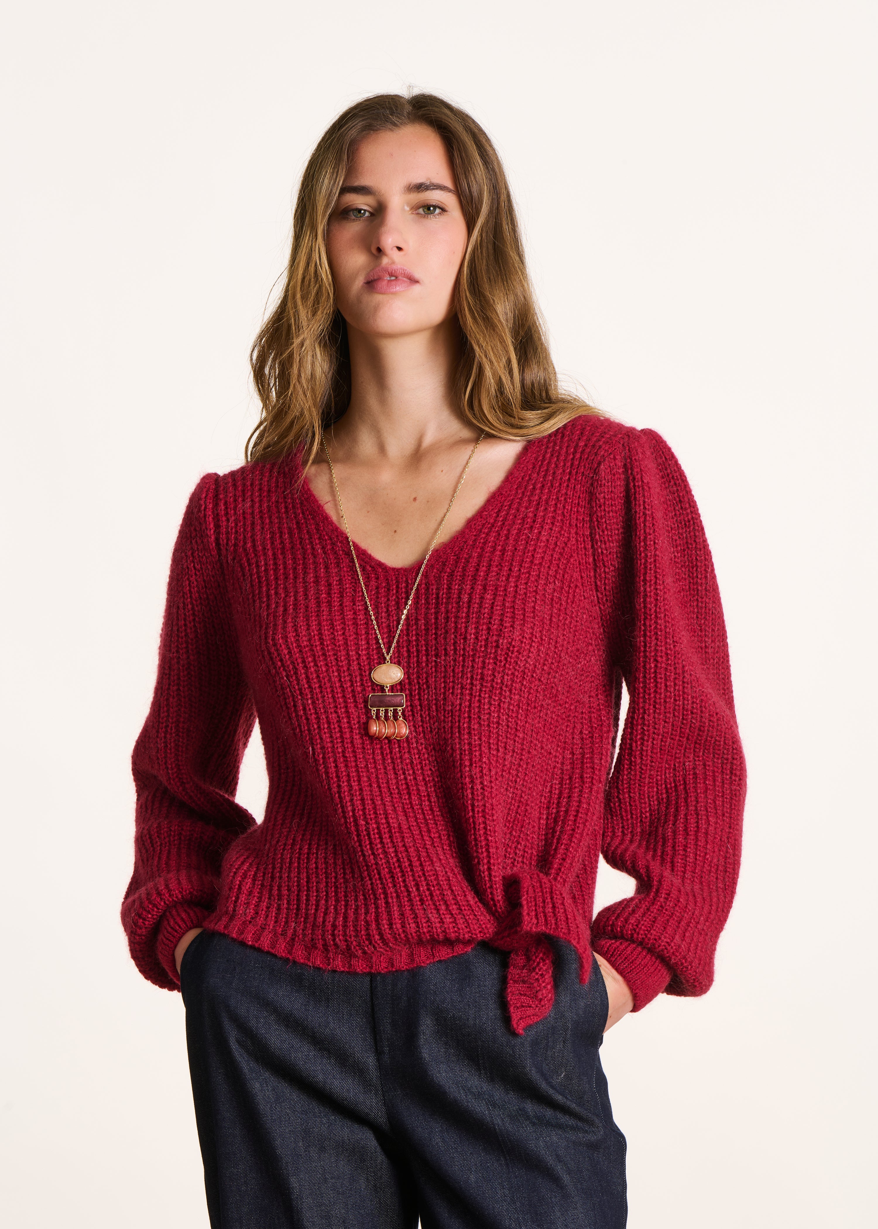 Maglione corto rosso maniche lunghe scollo a V