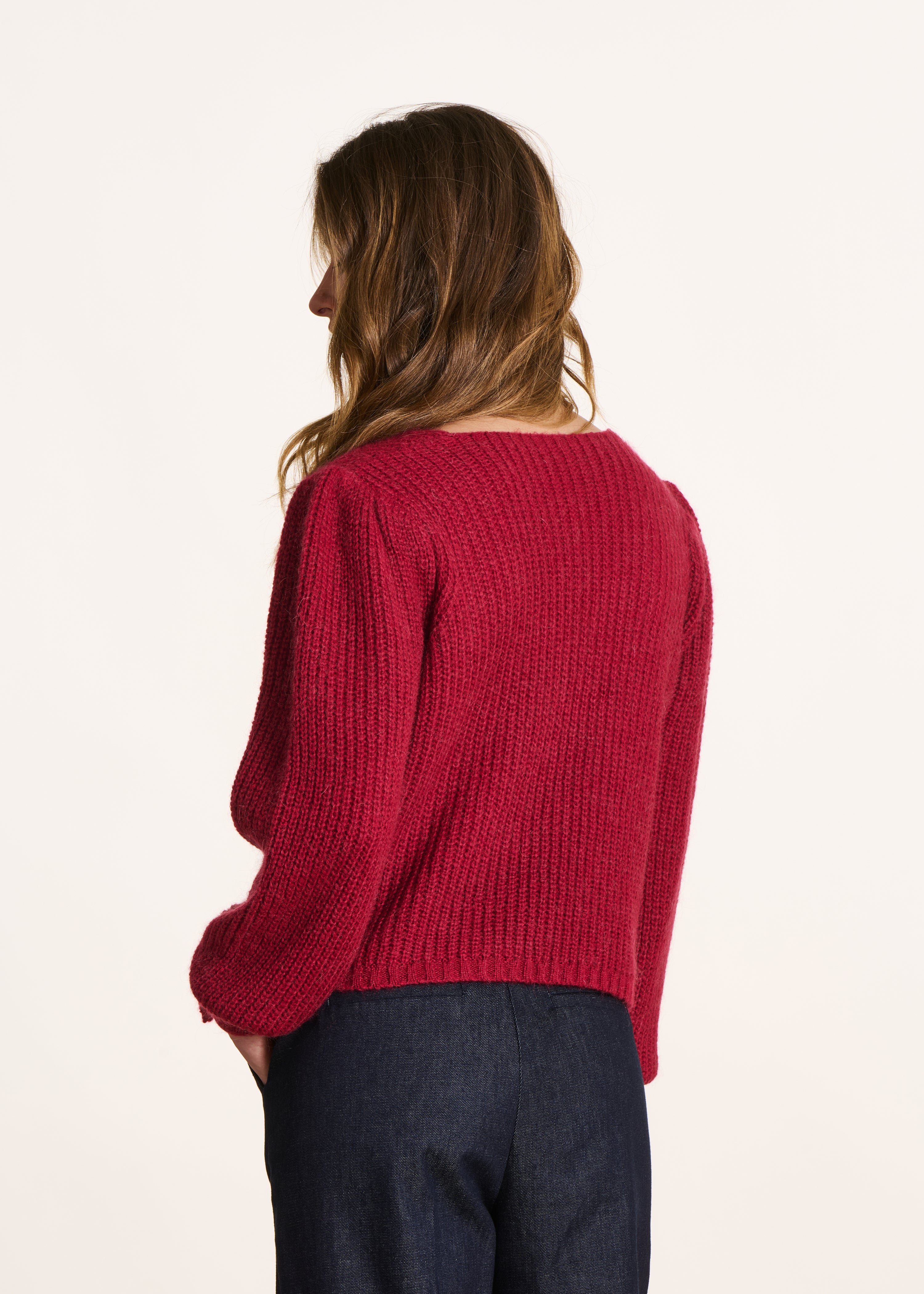 Maglione corto rosso maniche lunghe scollo a V