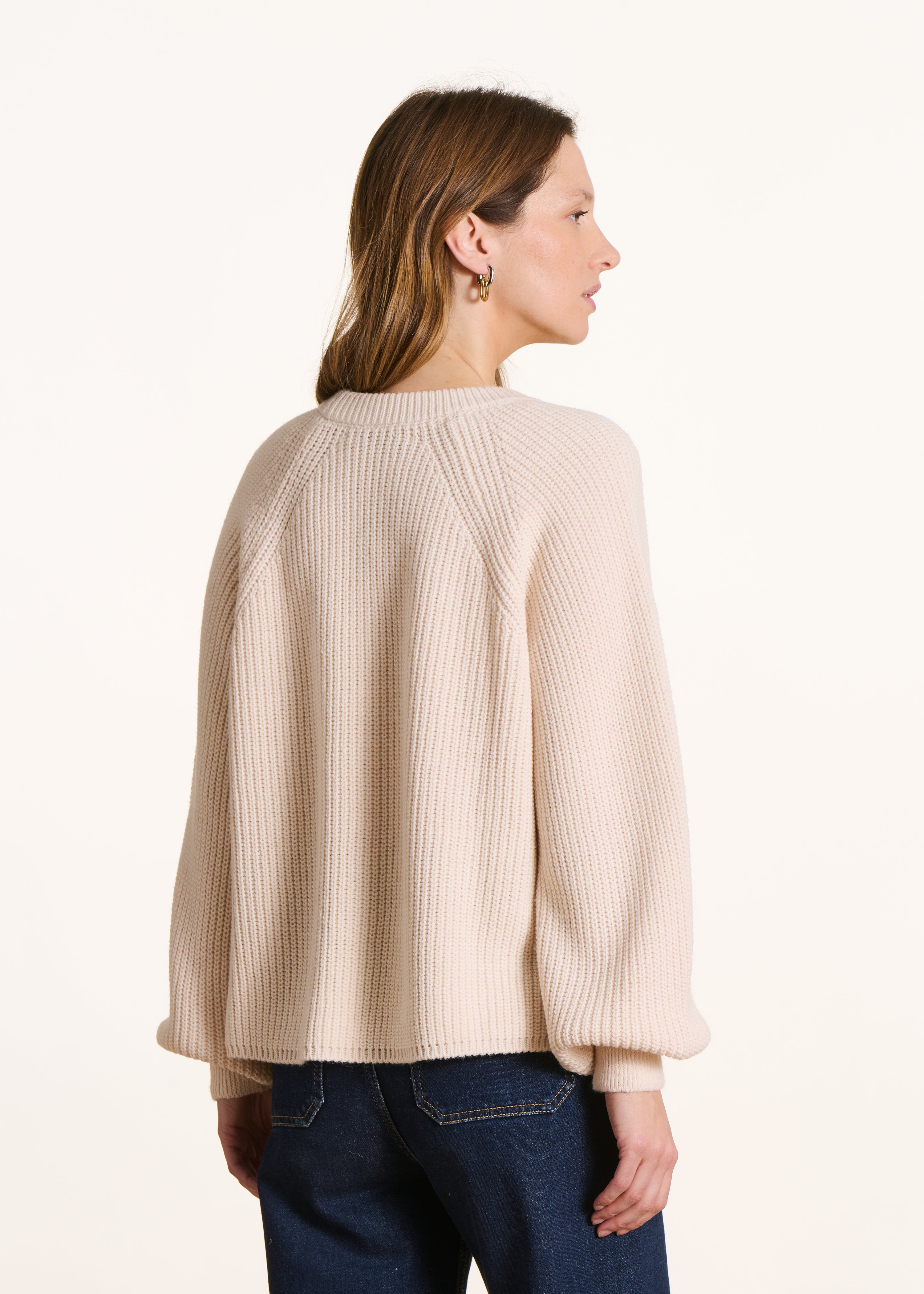 Jersey écru de manga larga con cuello redondo