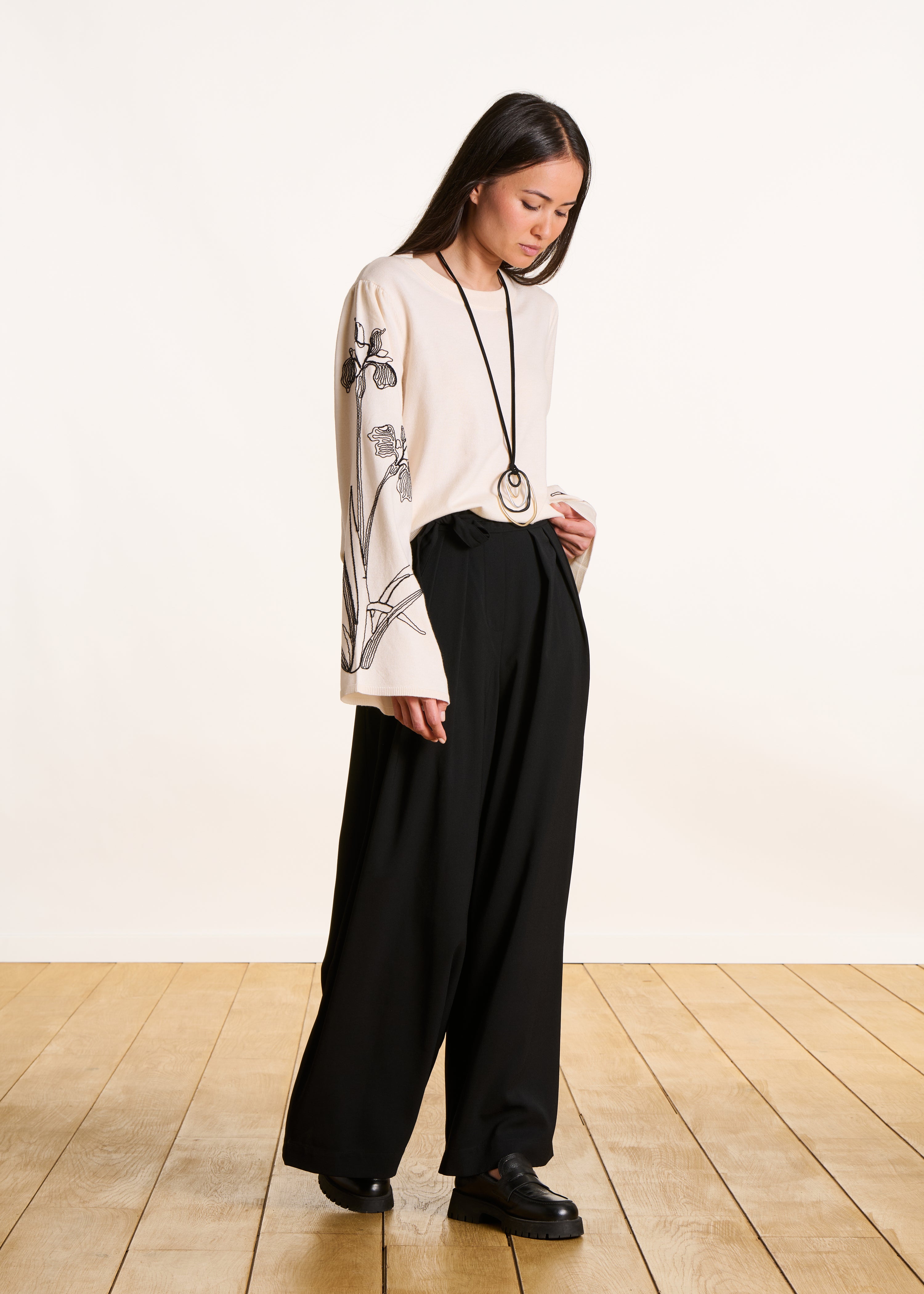 Ecru sweater with embroidery long sleeves