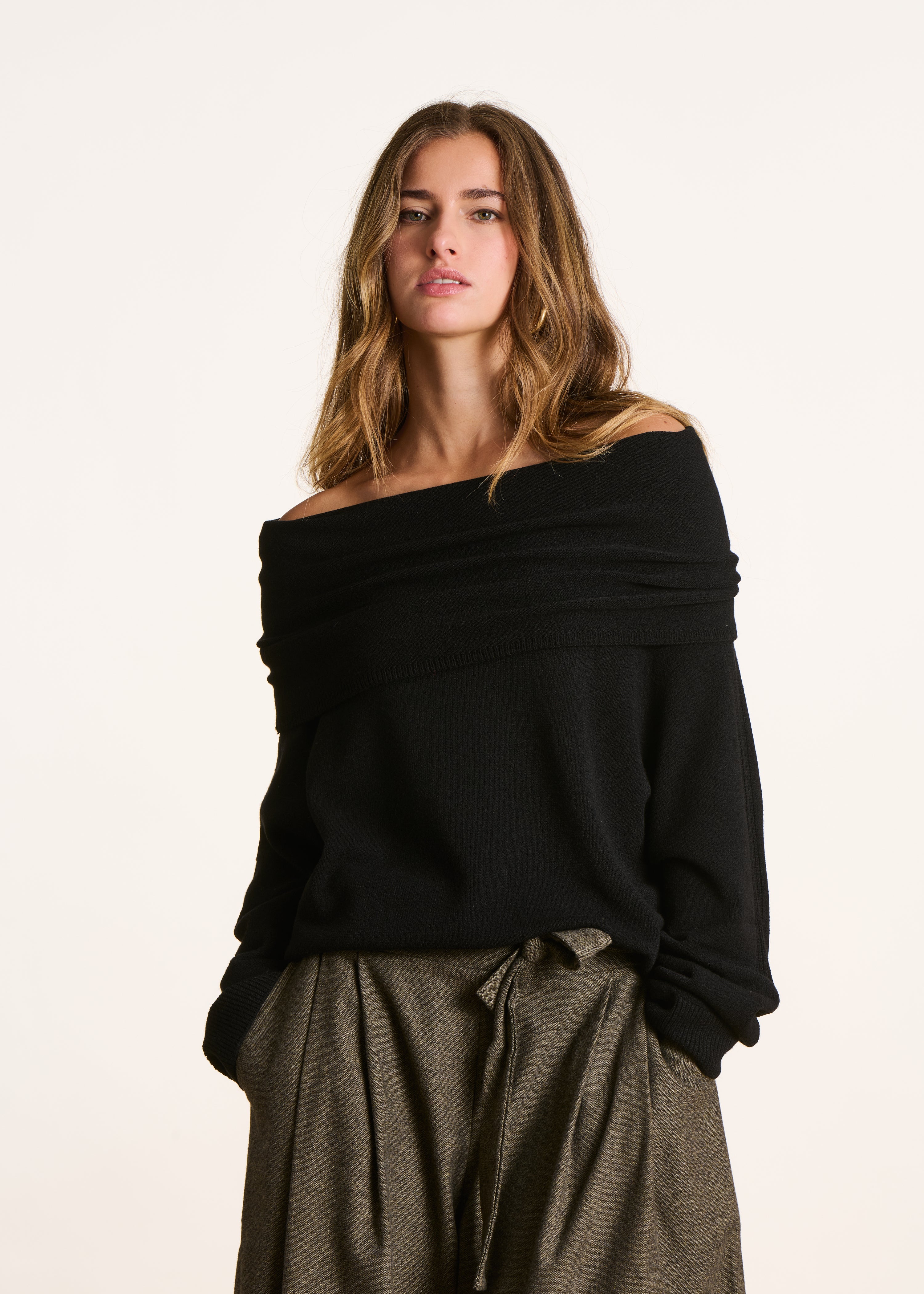 Maglione nero in maglia maniche lunghe