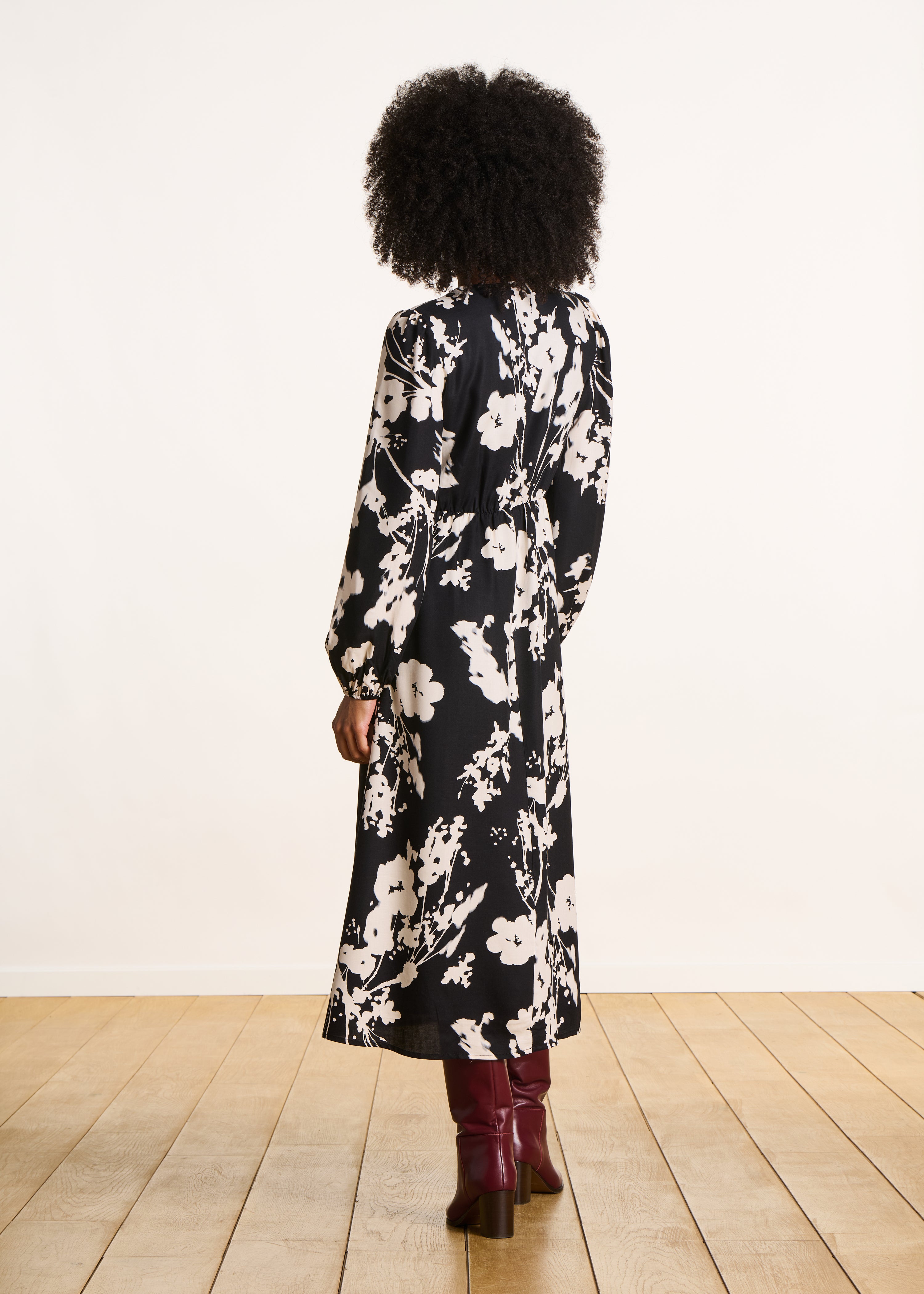Robe longue à imprimé noir et blanc manches longues