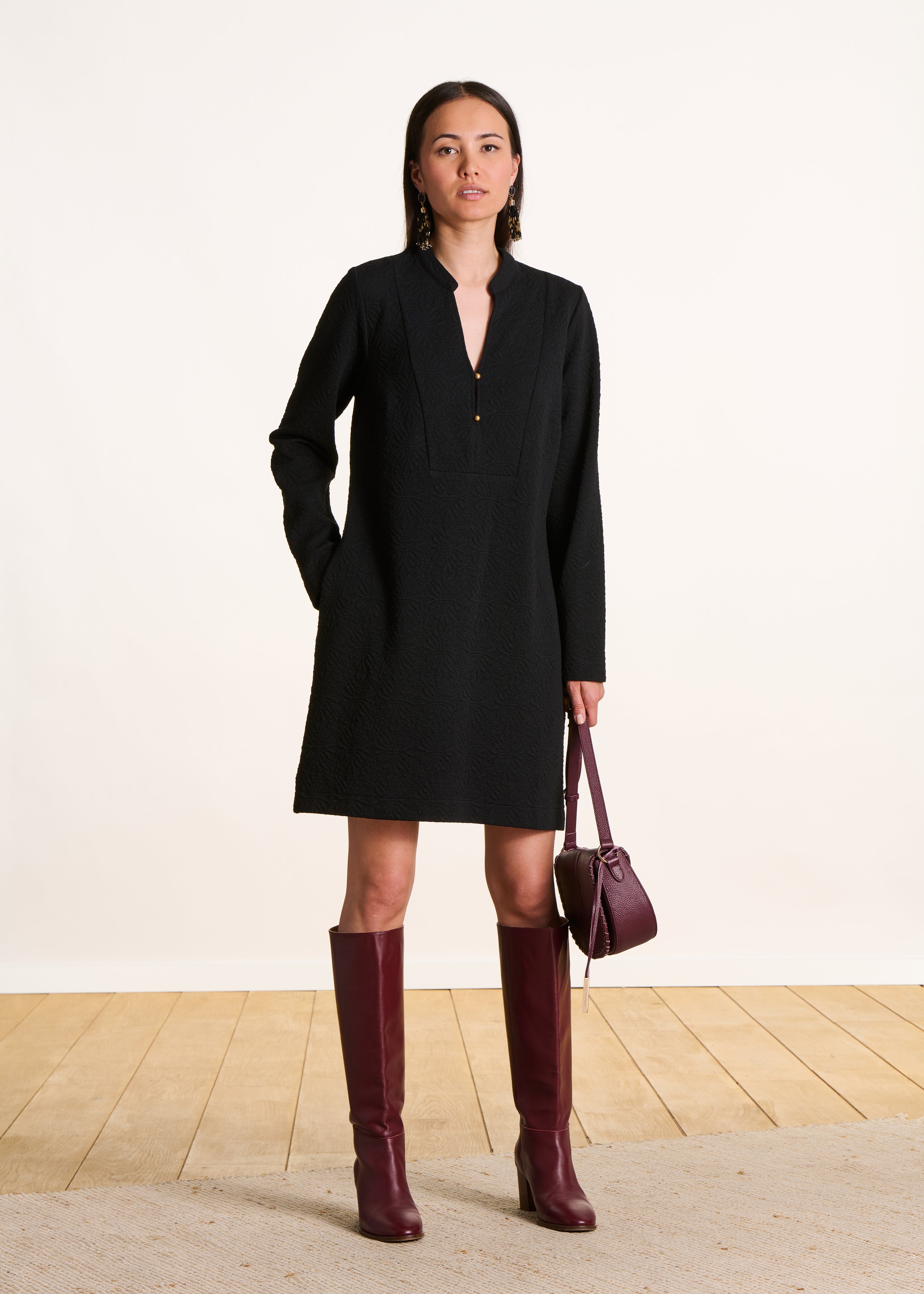 Robe courte en milano jacquard noir doublée La Fée Maraboutée