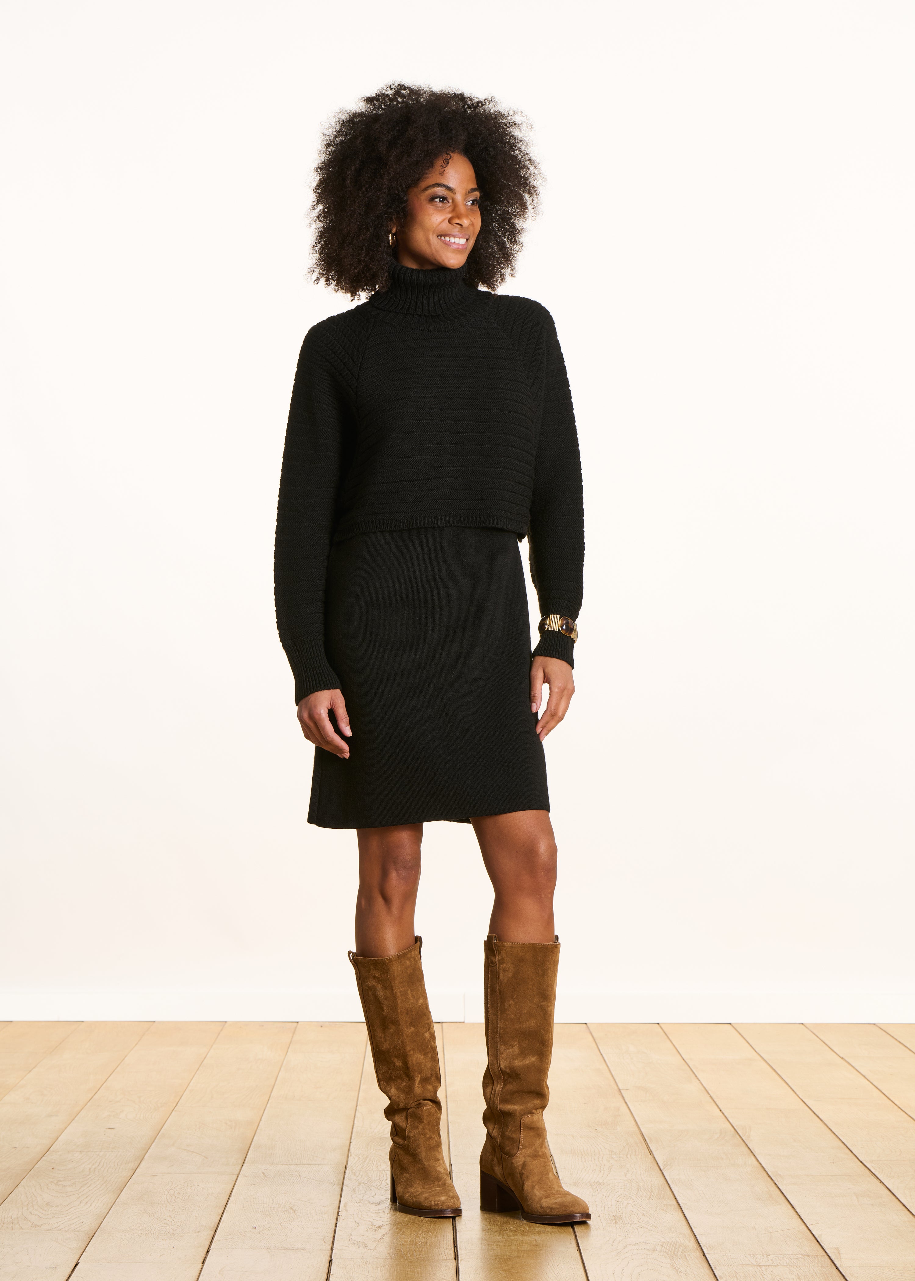 Robe courte noire en maille manches longues La Fée Maraboutée