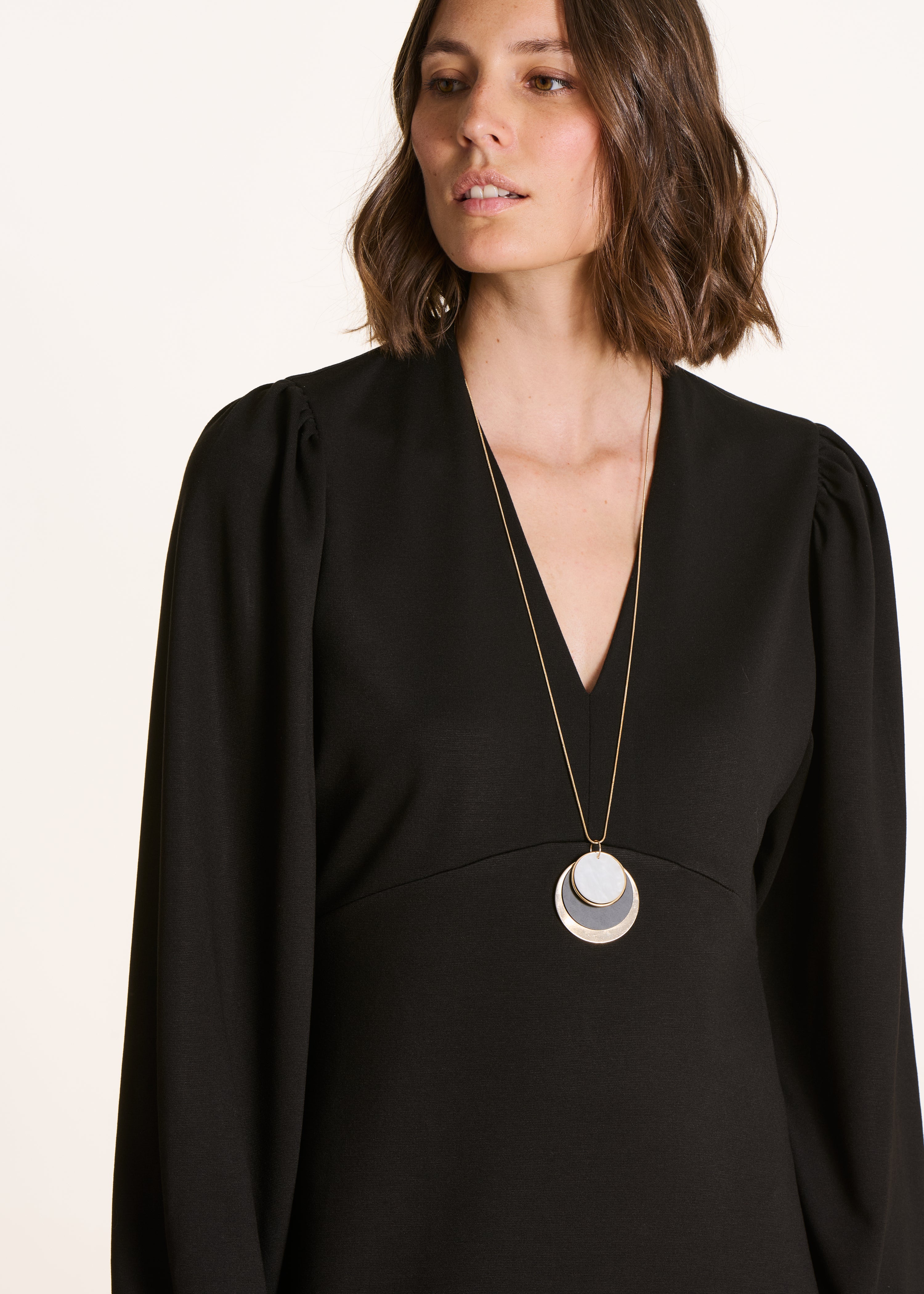 Black fitted short dress with V-neck in milano fabric