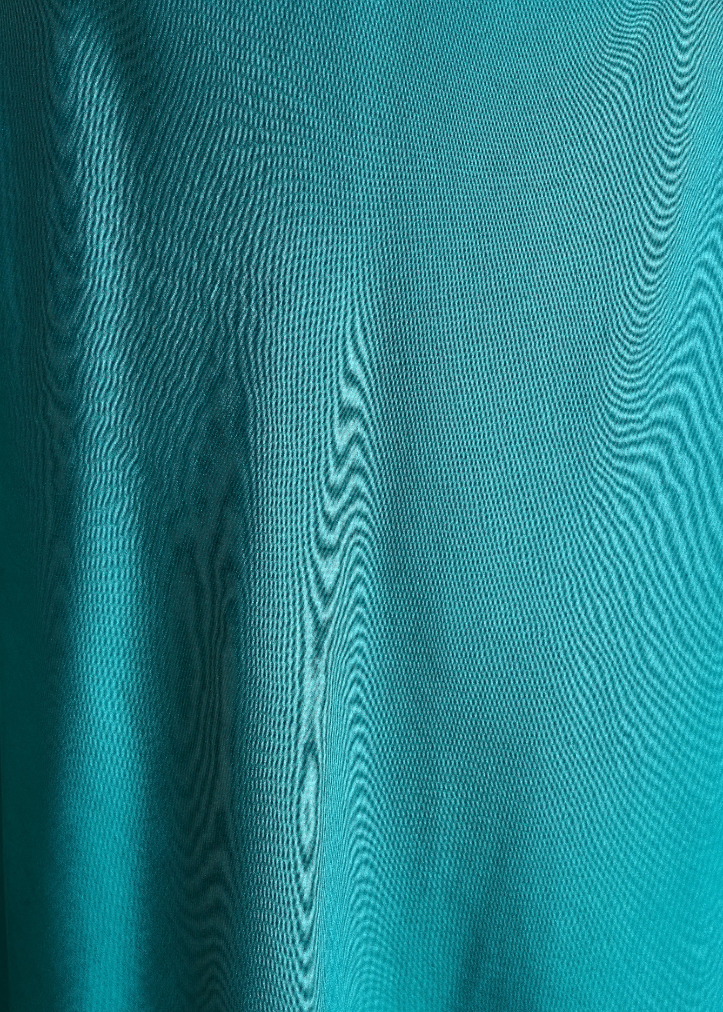 Abito lungo fluido aderente blu con scollo a V
