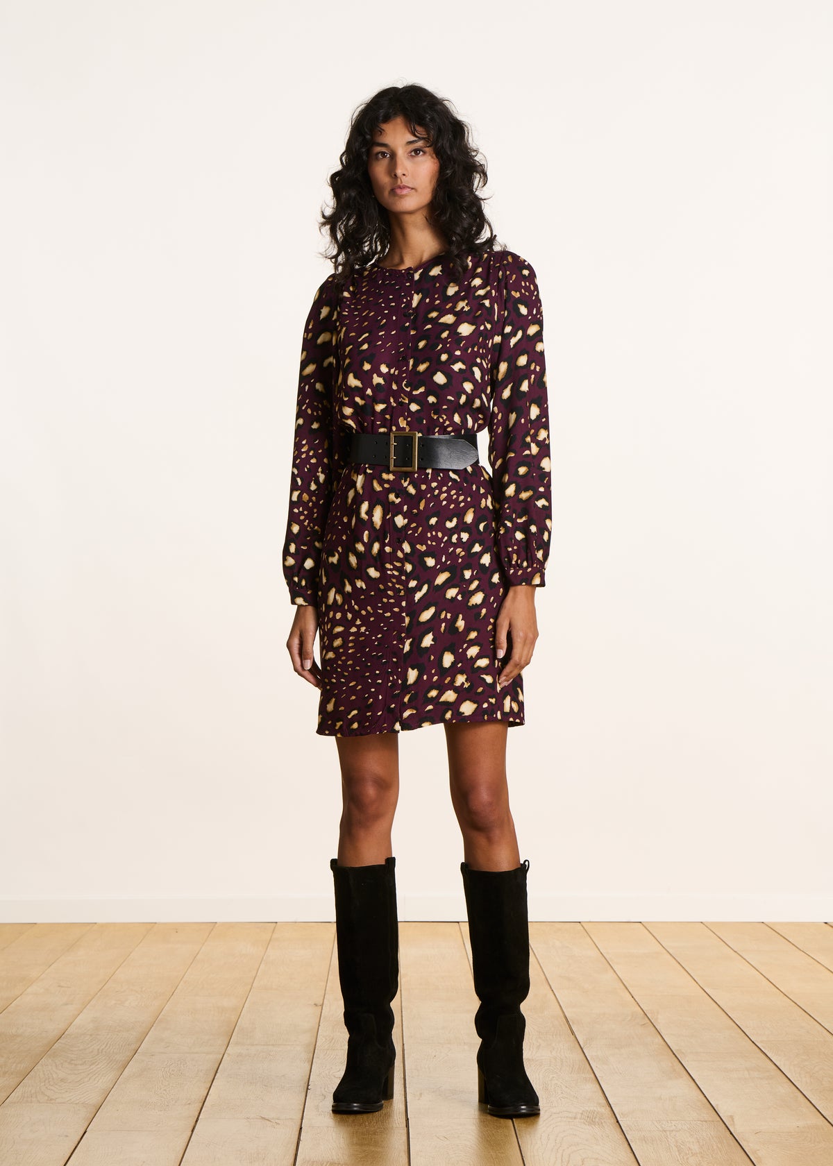 Short buttoned dress with burgundy leopard print