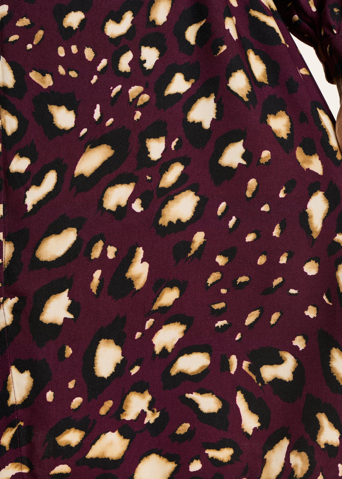 Short buttoned dress with burgundy leopard print
