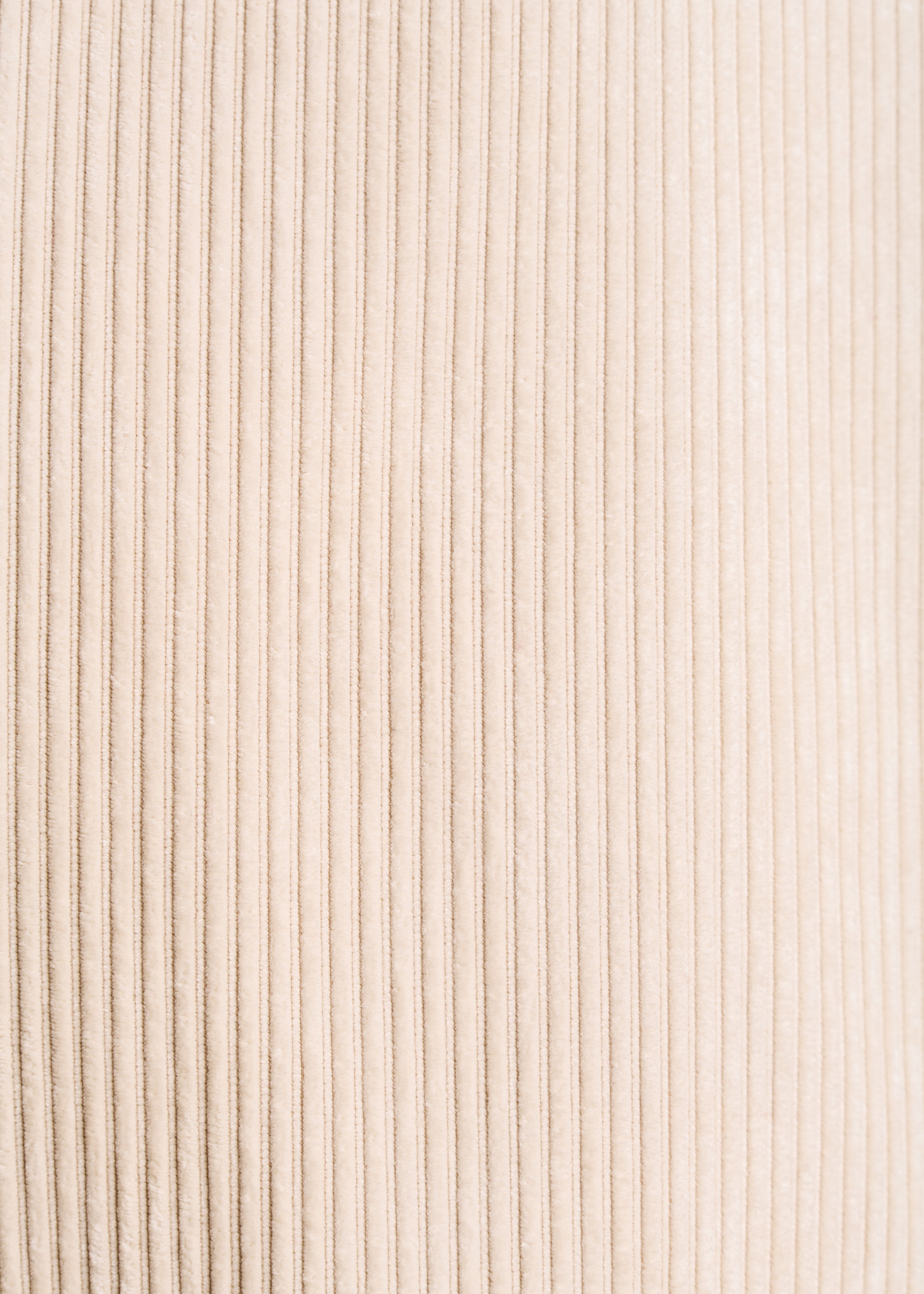 Kurzes, gerade geschnittenes Kleid in hellem Beige aus Cord mit langen Ärmeln